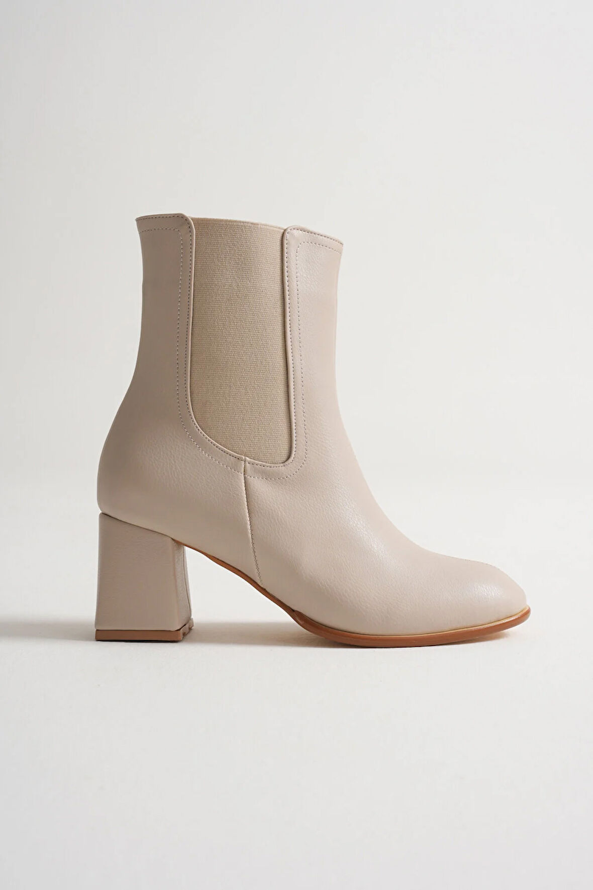 Lastikli Ortopedik Topuklu Kadın Bot