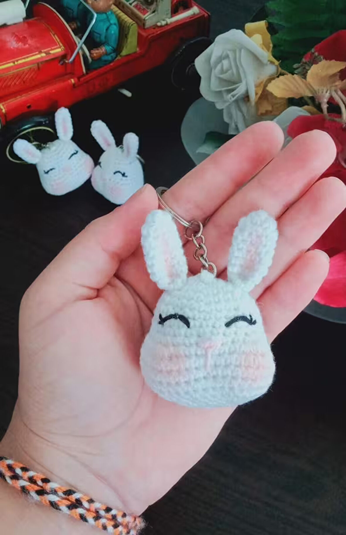 Amigurumi minik beyaz tavşan anahtarlık aksesuar hediyelik oyuncak 