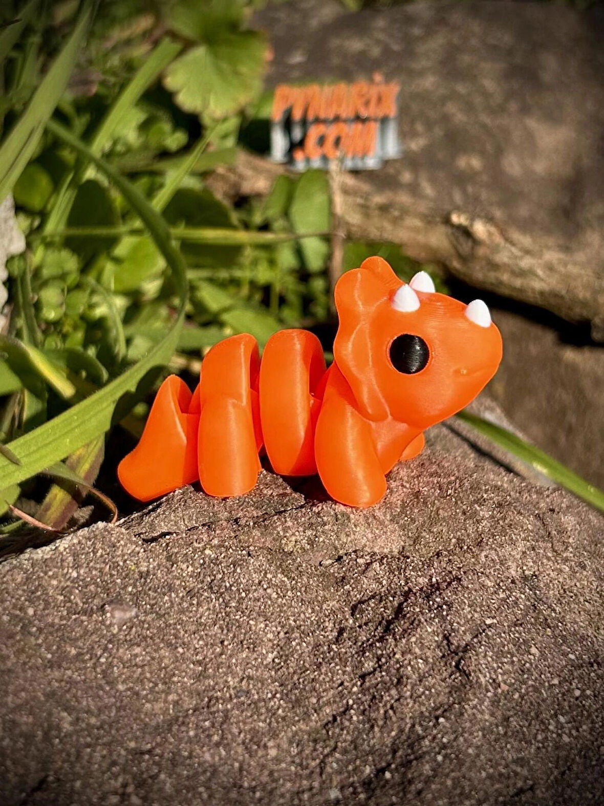 Dinozor Triceratops Oyuncak -  Üç Boynuzlu Cesur Koruyucusu!🦕 3D Hareketli Organik Model - Orta Boy