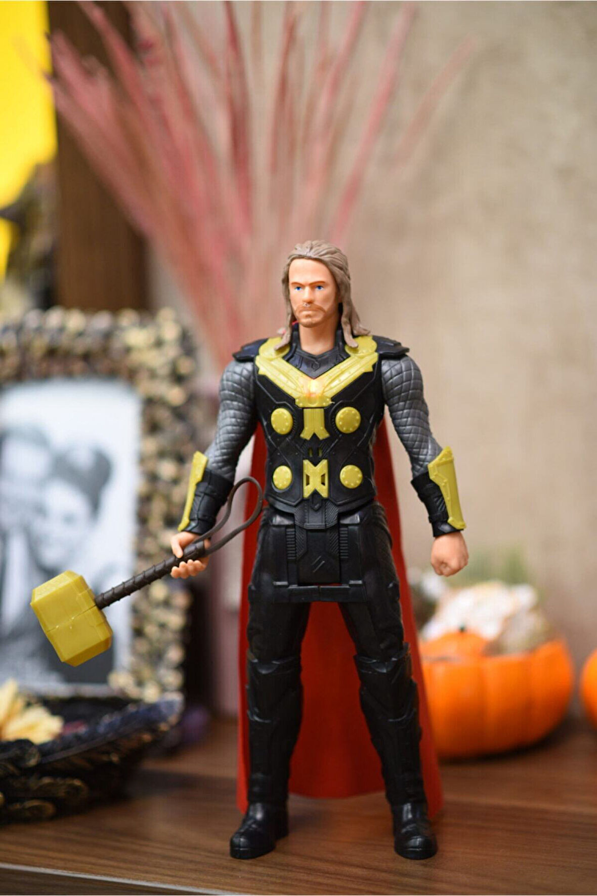 Kız Erkek Çocuk Eğlenceli Oyuncaklar The Thor Karakter Figür Oyuncak Sesli 30cm End Game The Thor