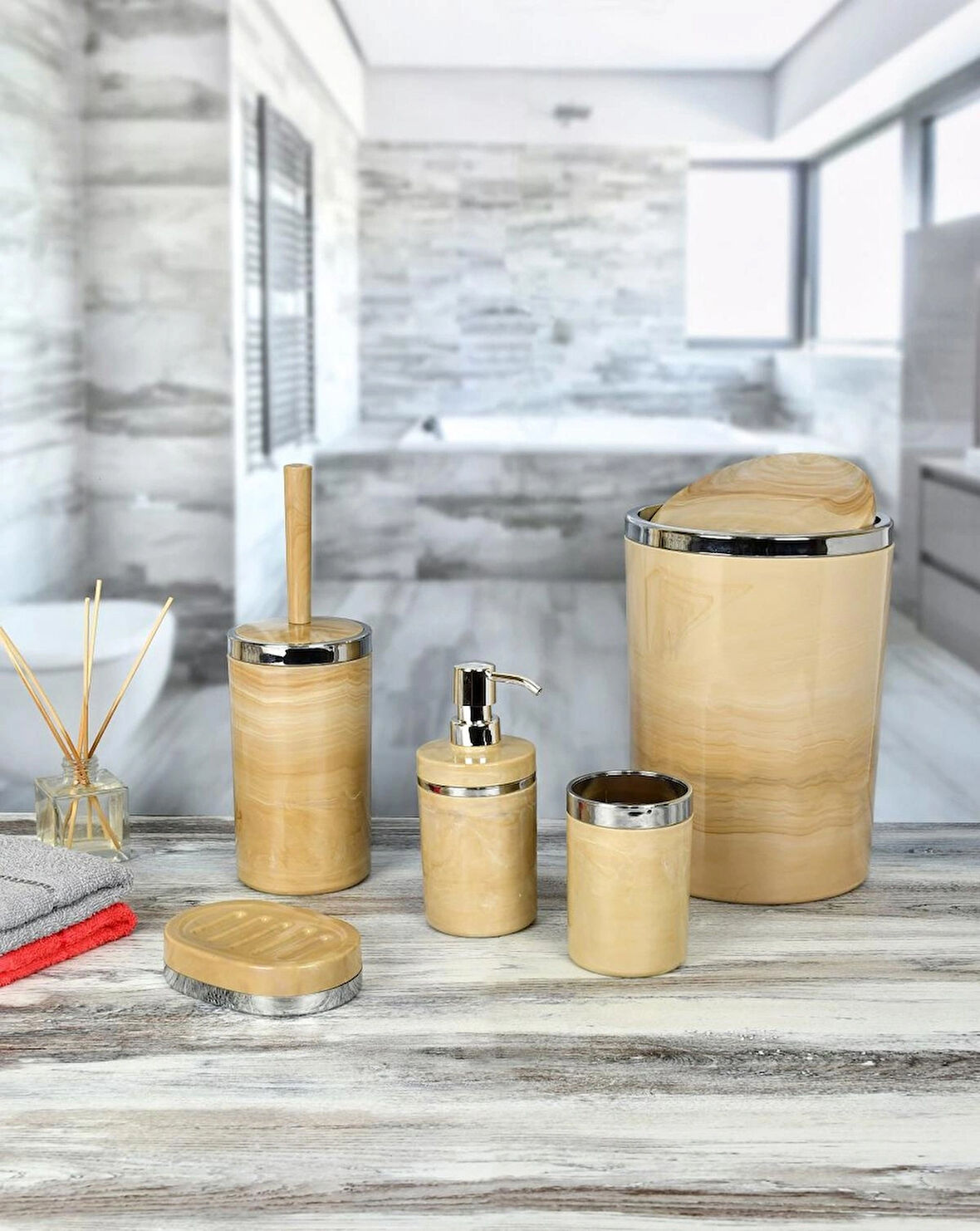 Akrilik Yuvarlak Banyo Seti 5’li – Krem Mermer Desen, Gold Kromajlı Şık Tasarım