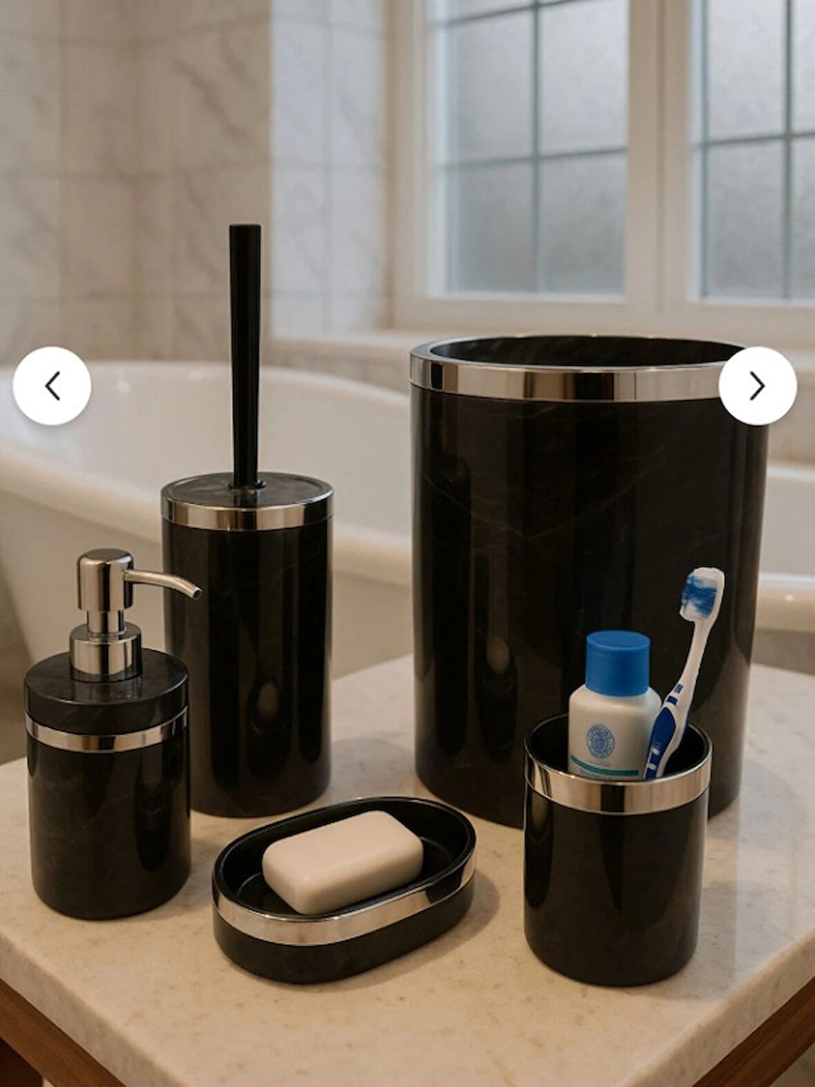 Akrilik Yuvarlak Banyo Seti 5'li – Siyah Gold & Gümüş Kromaj | Lüks, Şık ve Dayanıklı Tasarım