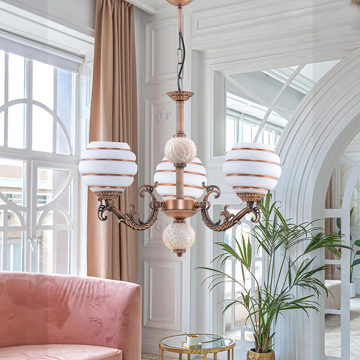 ÜÇ  KOLLU ZAMAK AVİZE BAKIR KREM ÇİNİLİ KAHVERENGİ ÇİZGİLİ BEYAZ CAMLI