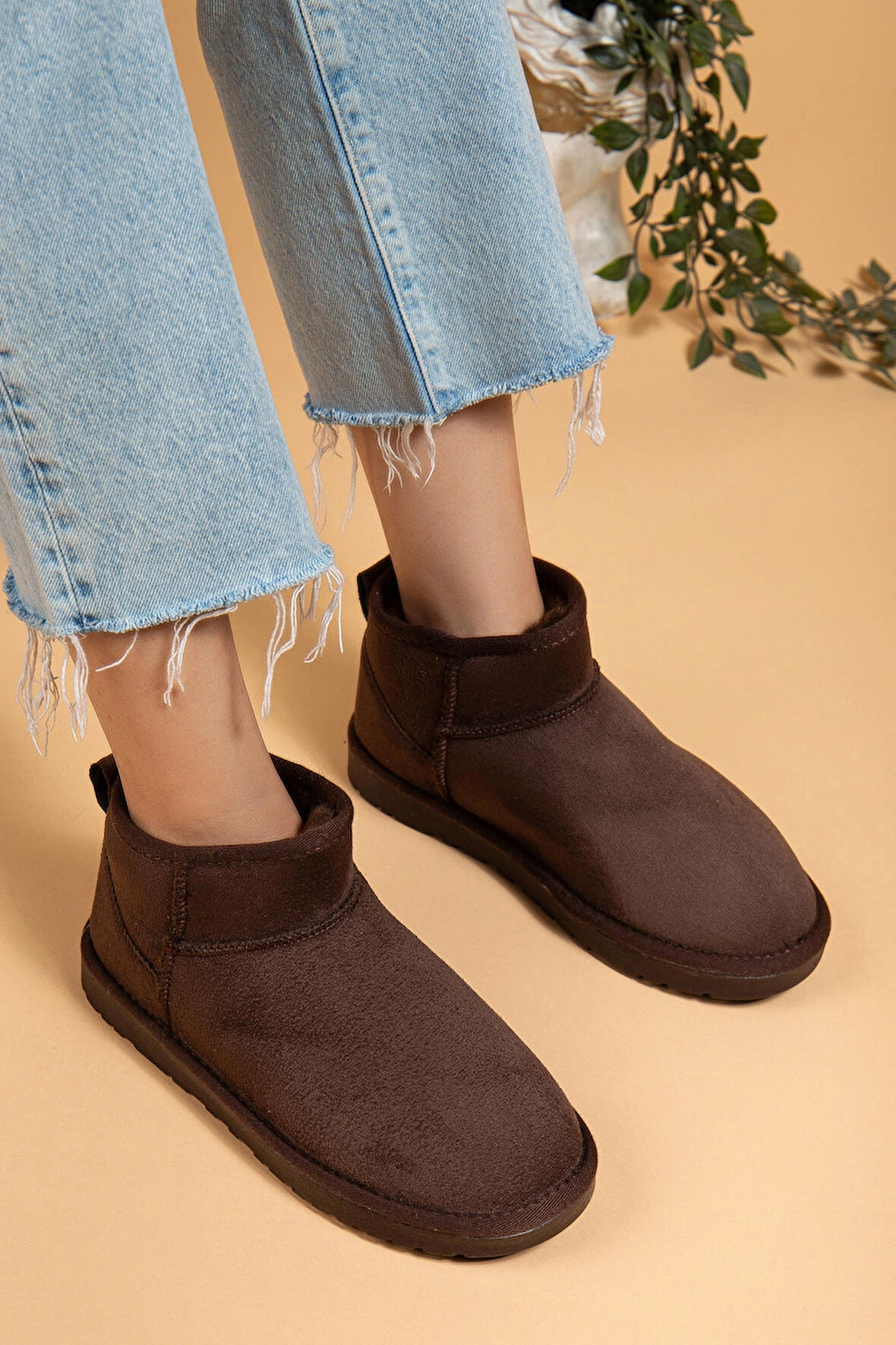 Kadın Kışlık Bot Süet Içi Yünlü Kürklü İnce Tabanlı Bilek Boy Kısa Mini Ug Bot