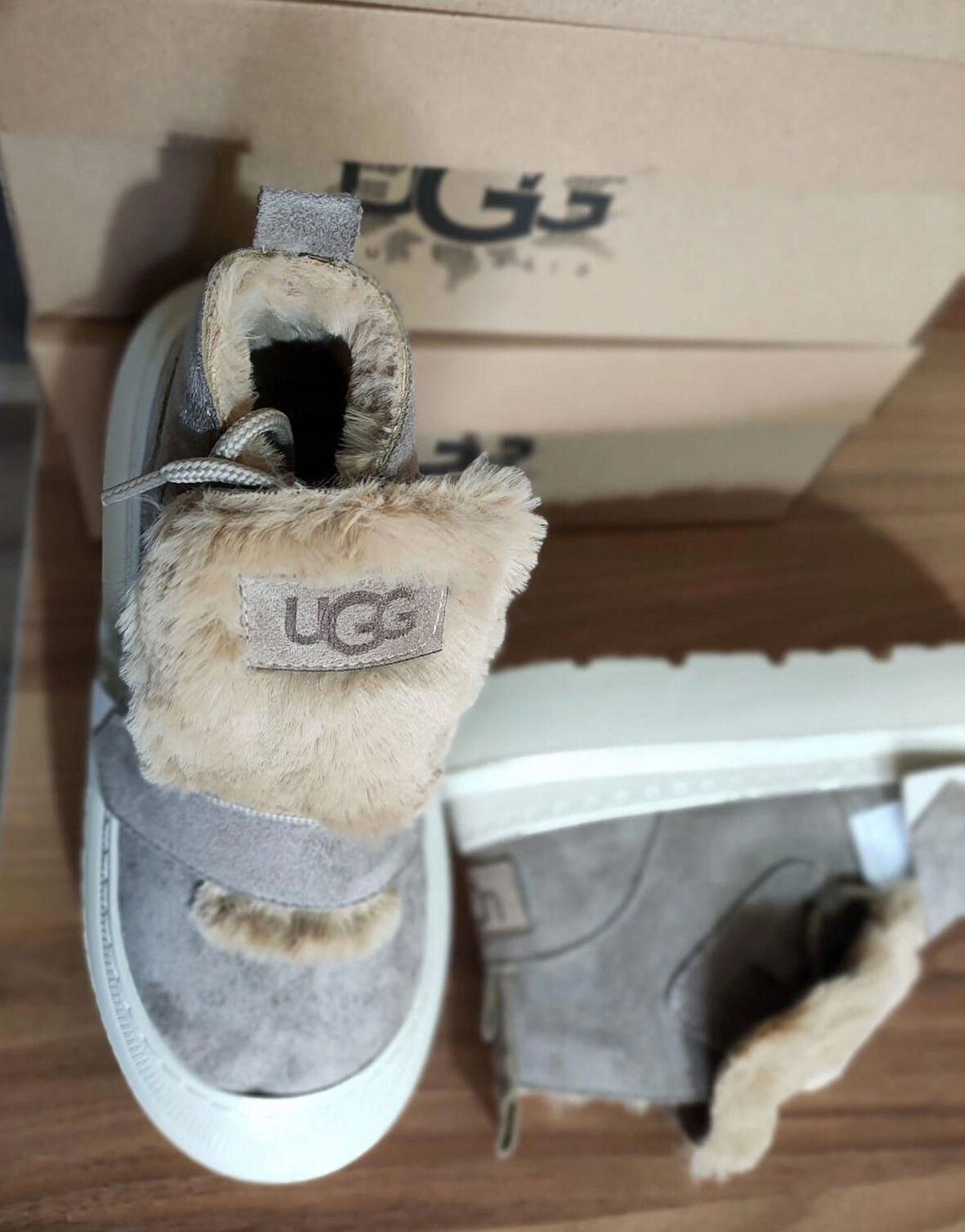 UGG 