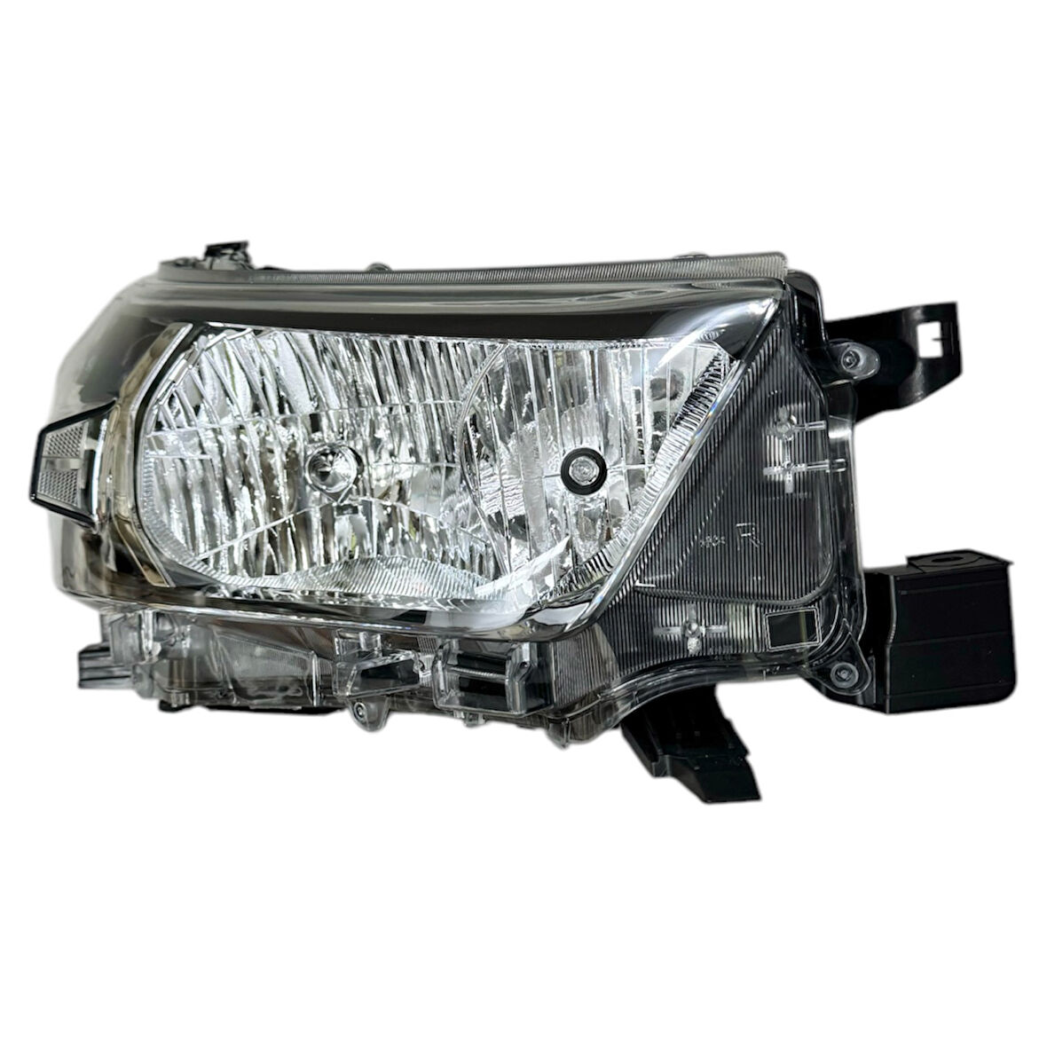 FAR HILUX REVO 21-24 RH (MERCEKSİZ/MANUEL) (GÜNDÜZ LED KISMI TEK DEVRE AMPÜL TİPİ)