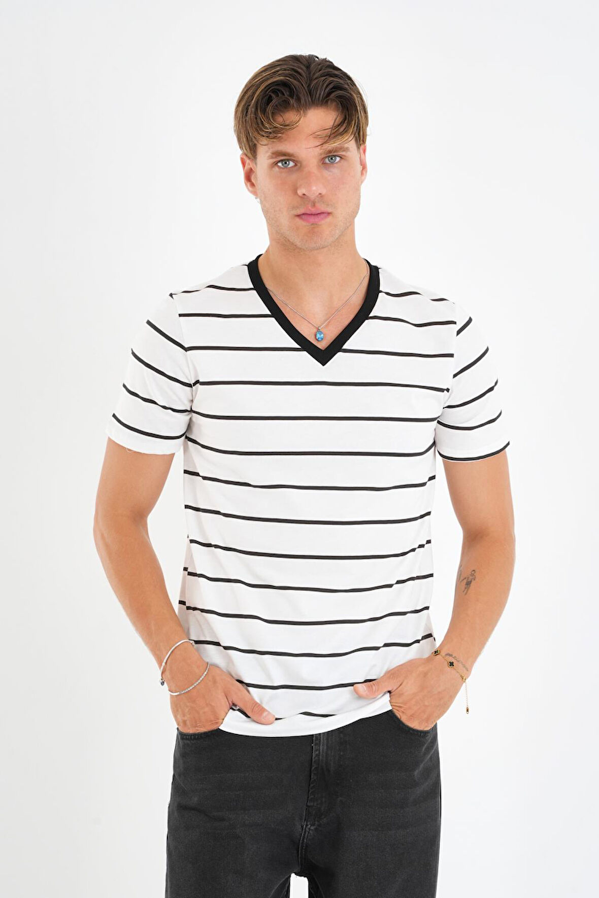 ALEXANDERGARDI V Yaka Çizgili T-shirt