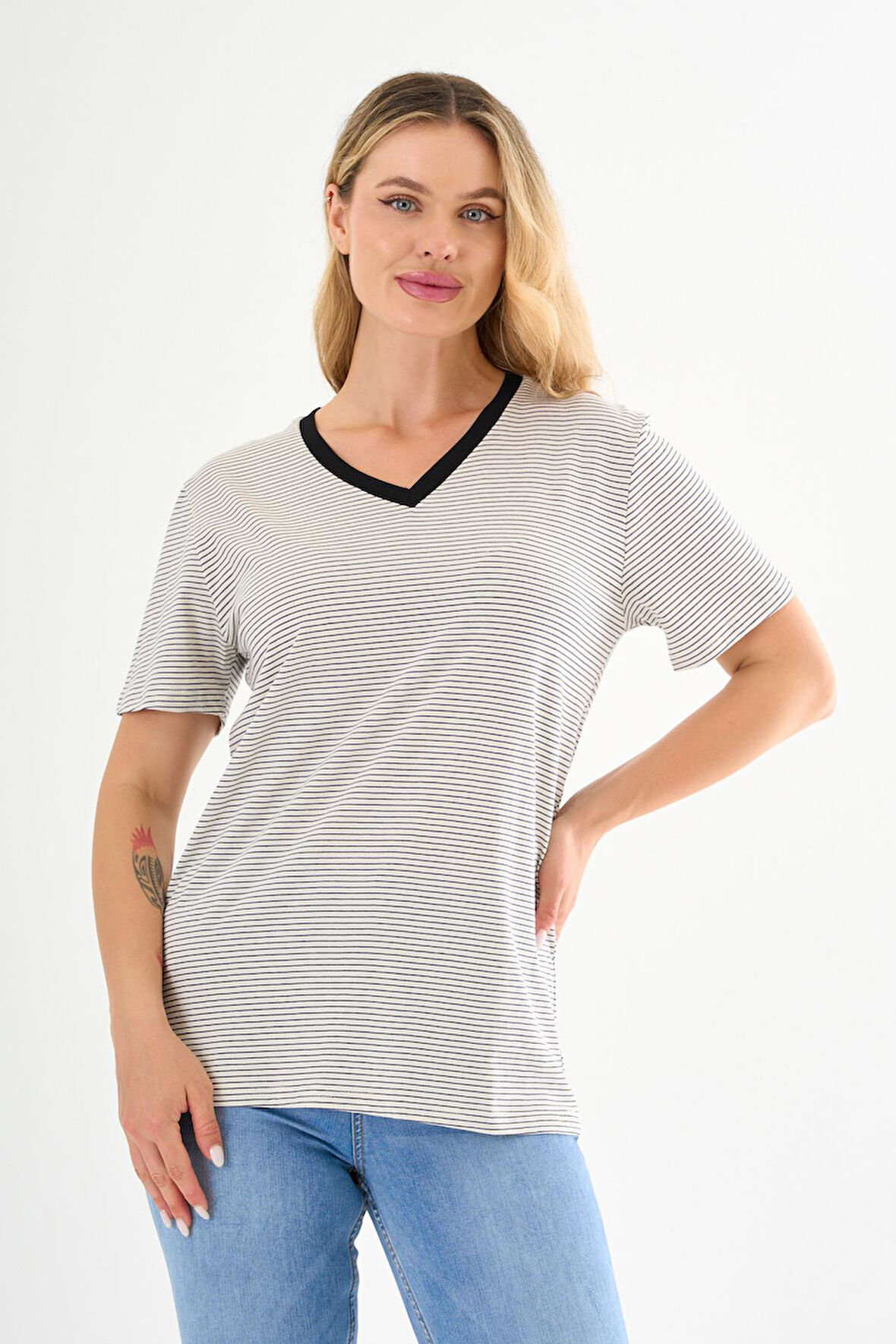 ALEXANDERGARDI V Yaka Çizgili T-shirt