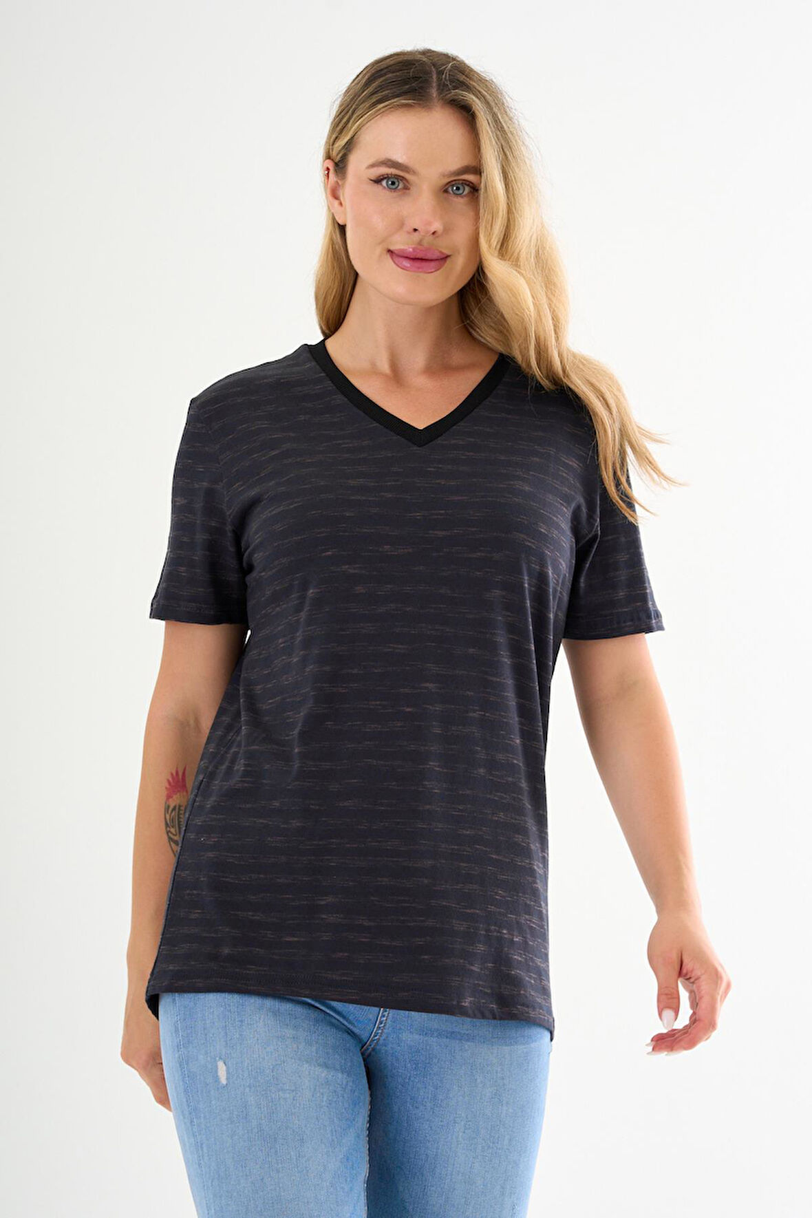 ALEXANDERGARDI V Yaka Çizgili T-shirt