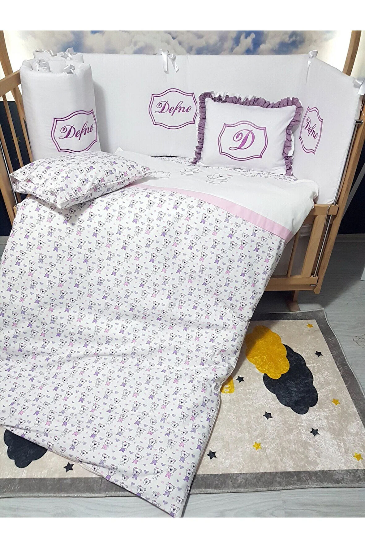 Elit Serisi 60x120 İsimli Bebek Uyku Seti Pamuklu - Lila Ayıcık, Nakışlı Kenar Korumalık ve Kırlent