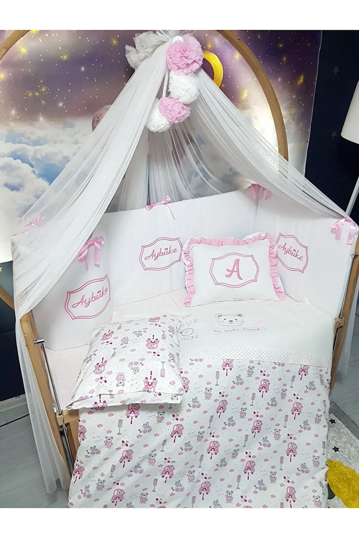 Elit Serisi 60x120 Bebek Uyku Seti Pamuklu - Pembe Araba, Lüks Cibinlikli ve İsim Nakışlı Kırlent