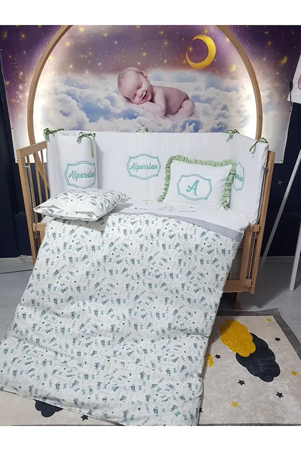 Elit Serisi 60x120 İsimli Bebek Uyku Seti Pamuklu - Yeşil Hippo, Nakışlı Beşik Korumalık ve Kırlent