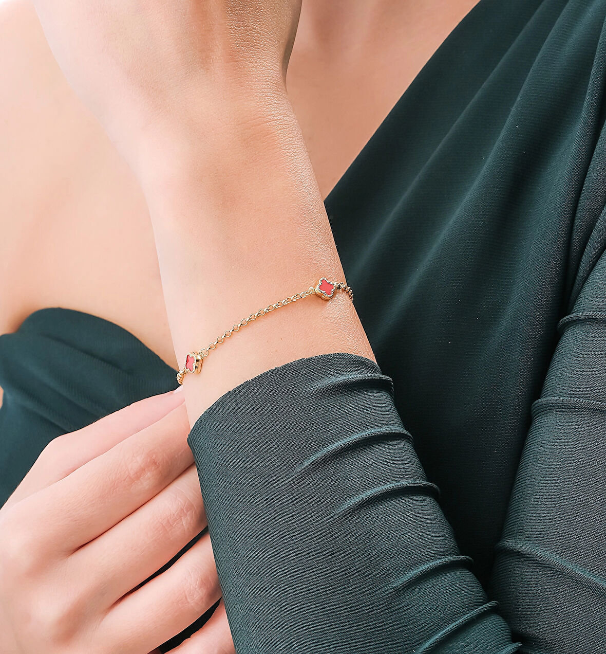 14 Ayar Altın Yonca Model Bileklik (Kırmızı Yonca)