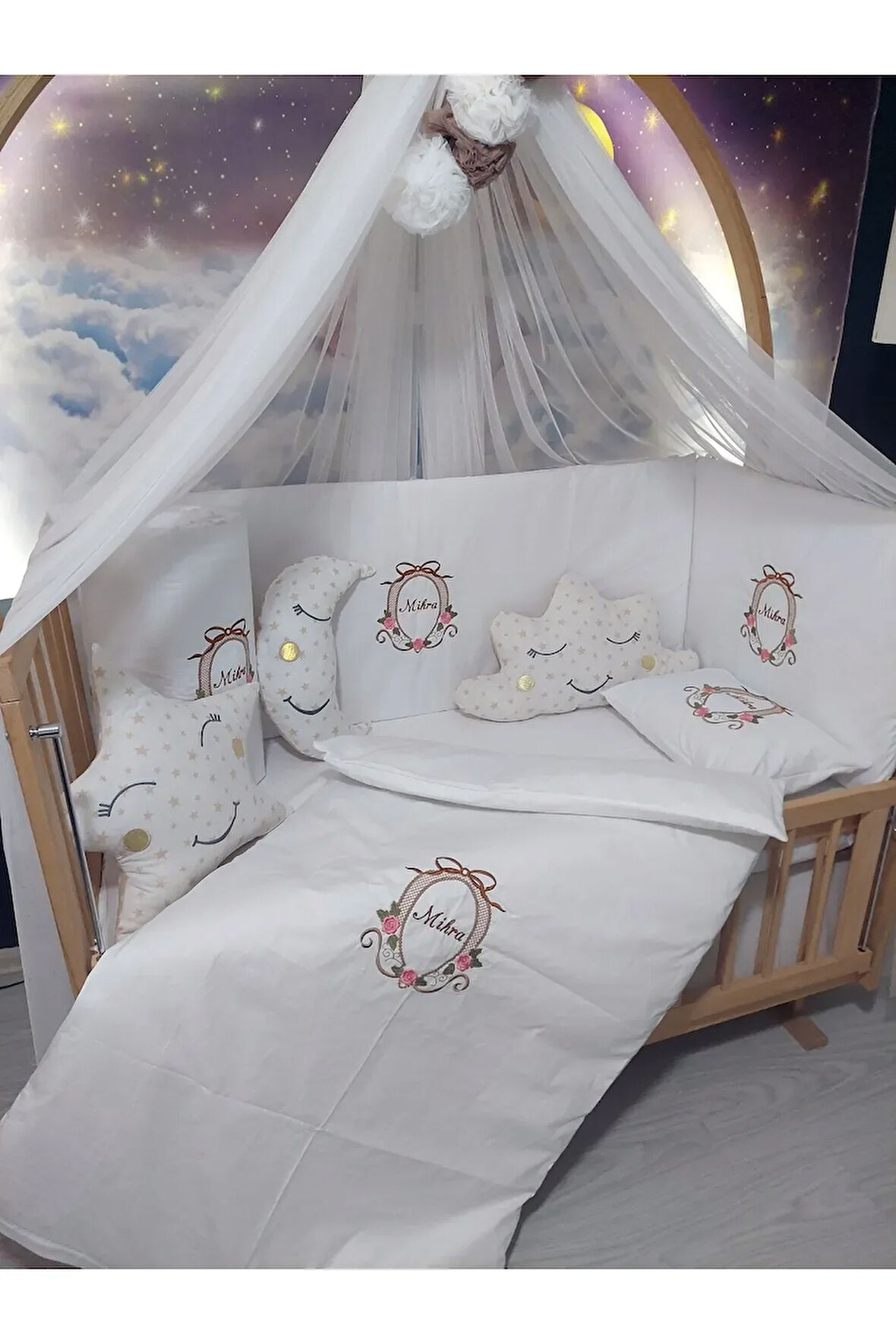 60x120 Nakışlı İsimli Bebek Uyku Seti 17 Parça - Lüks Cibinlik Ve Aparat - Gül Sepeti