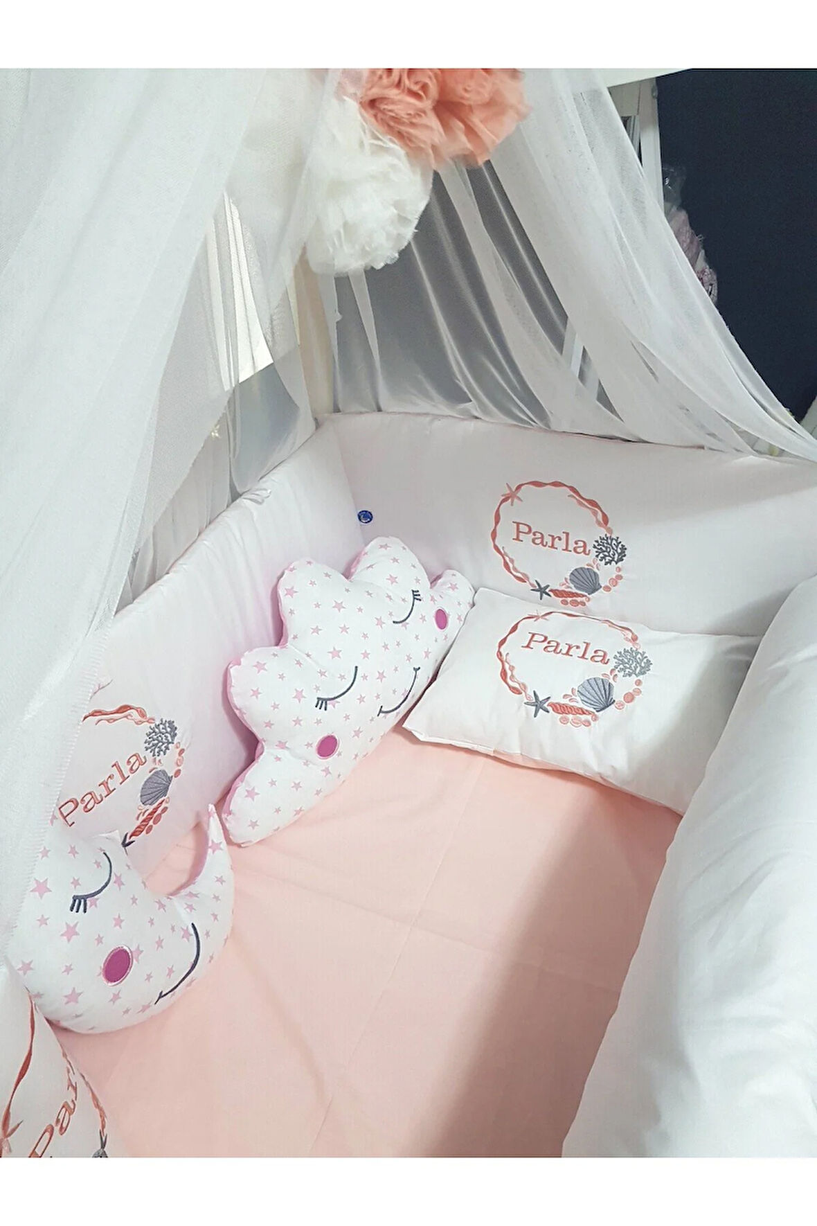 70x120 Nakışlı Bebek Uyku Seti İsimli 18 Parça Lüks Cibinlik ve Aparatlı Deniz Kabuğu