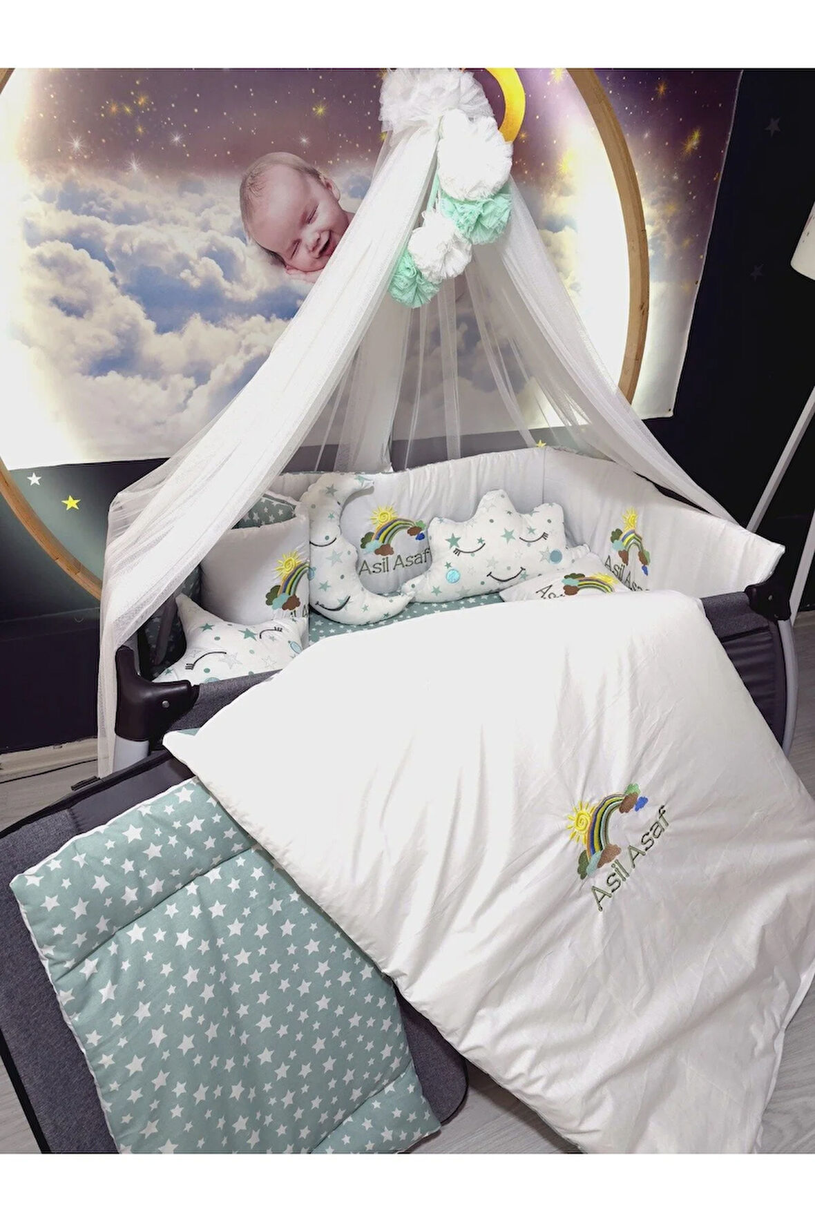 70x120 İsim Nakışlı Bebek Uyku Seti - Lüks Cibinlik Ve Aparat Dahil - Gökkuşağı Motifi