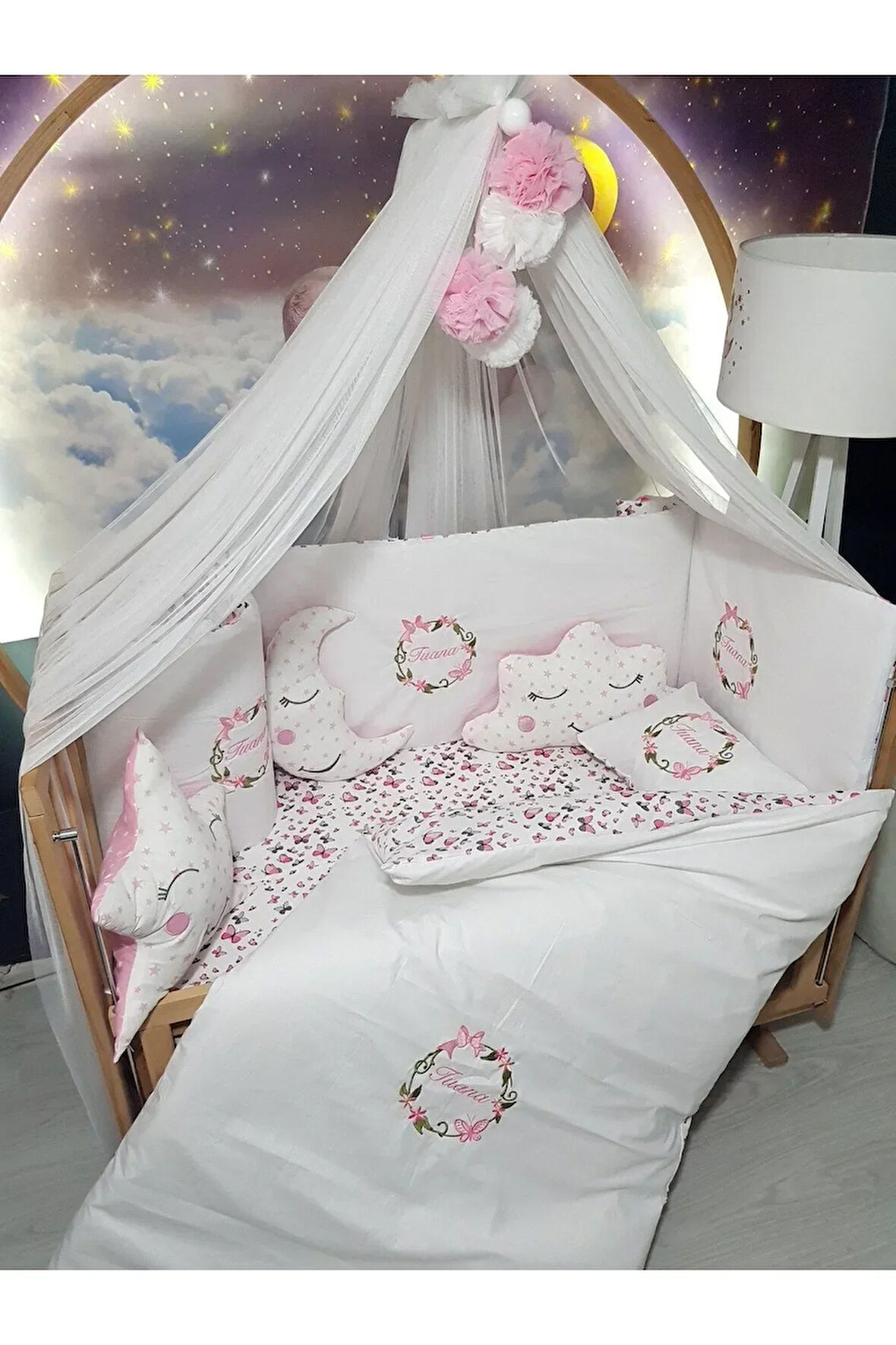 70x130 Nakışlı Bebek Uyku Seti İsimli - Lüks Cibinlik Ve Aparat - Çiçek Fiyonk Motifli