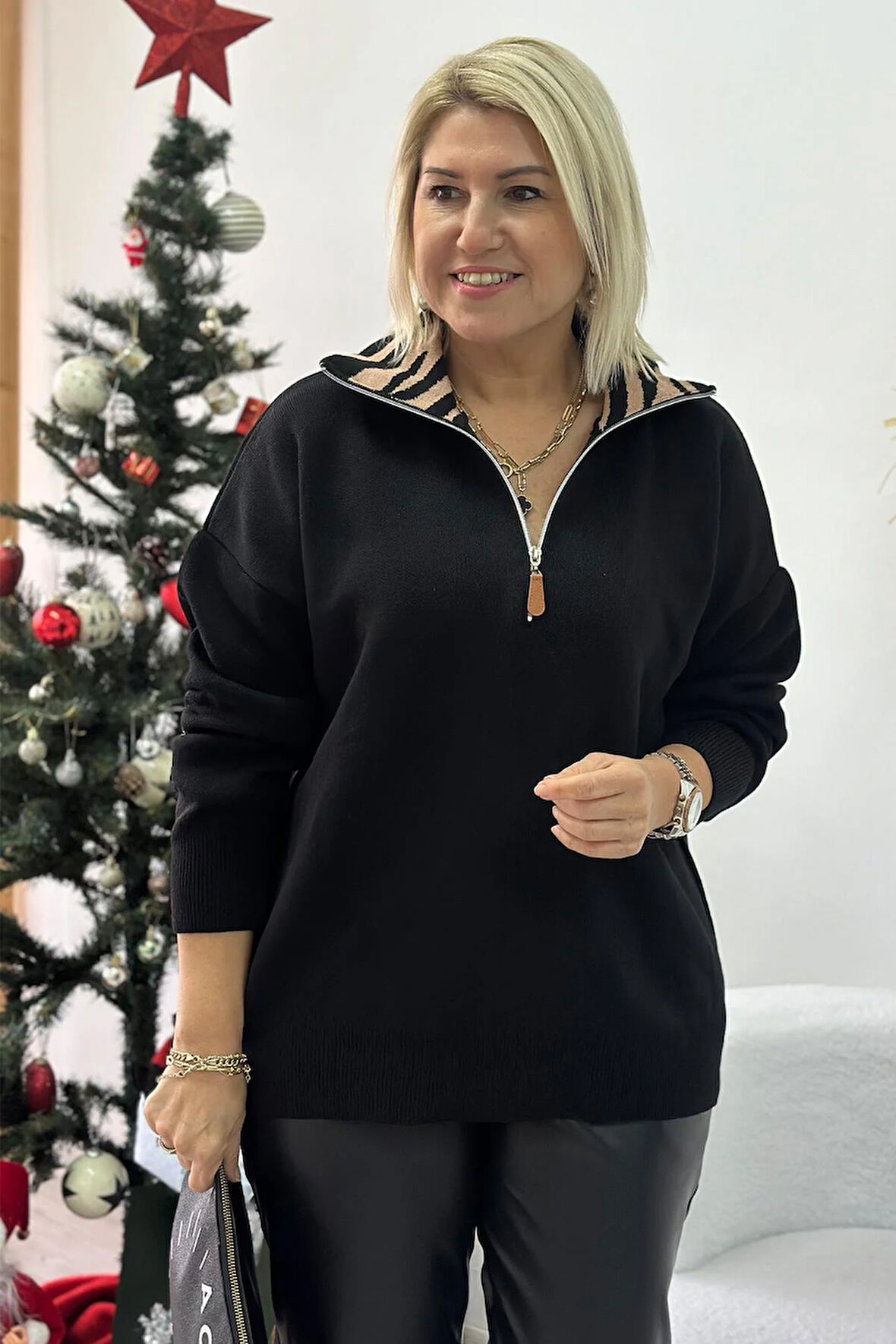Siyah Fermuarlı Yakası Zebra Desen Triko