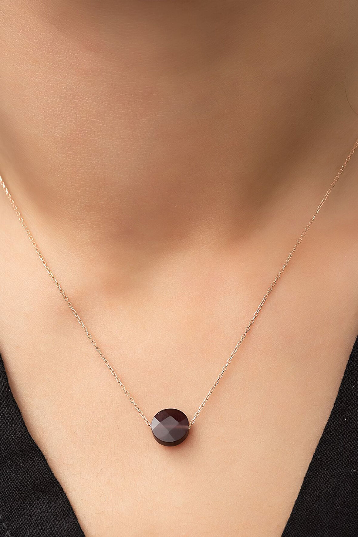 Oval Bordo Fasetli Yüzey ;Taş Kolye