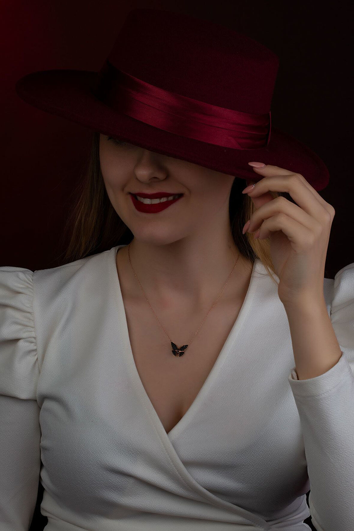 925 Ayar Zirkon Siyah Taşlı Kelebek Gümüş Kolye