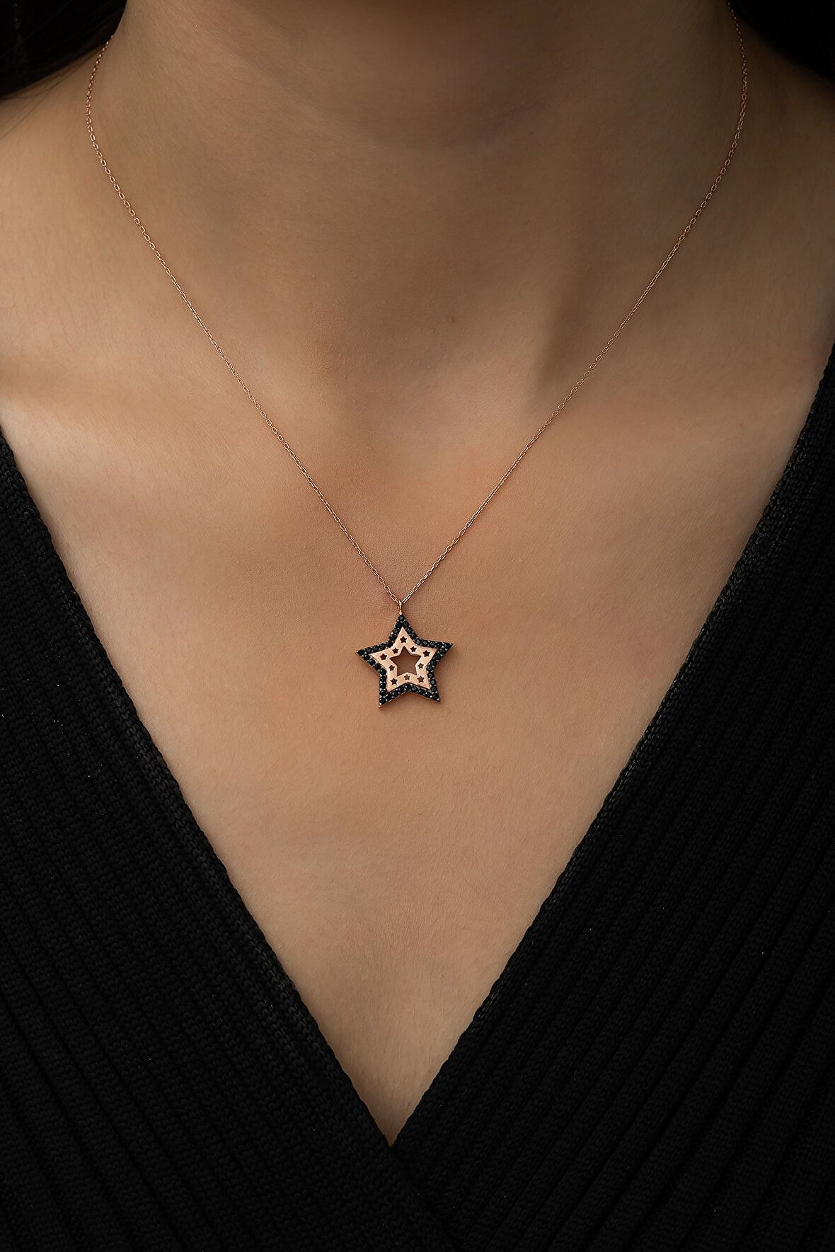 Siyah Taşlı Yıldız Kontürlü Kolye  Rose Gold Kaplama 925 Ayar Gümüş, Uvps100496