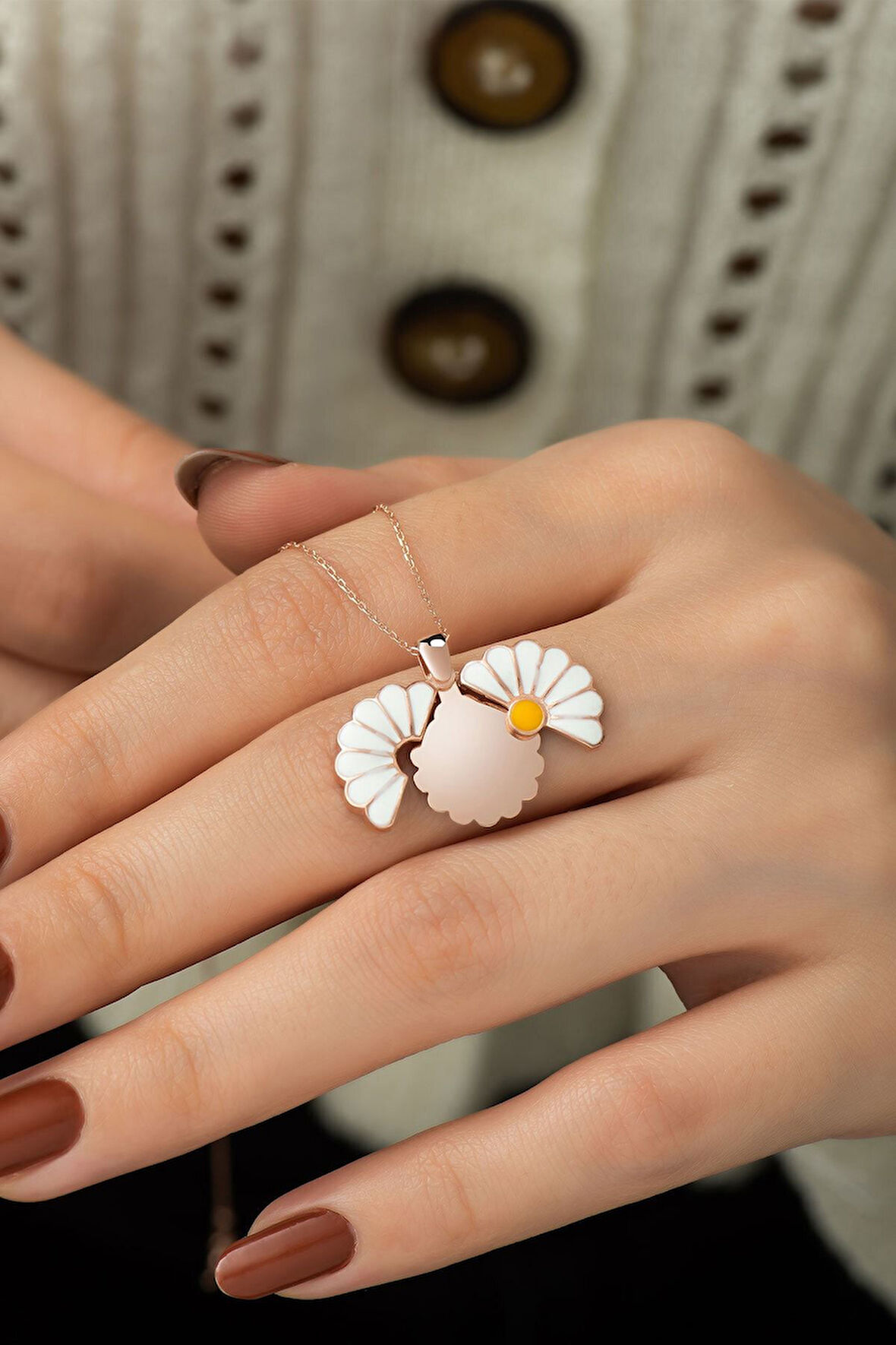 925 Ayar Rose Altın Kaplama Açılan Papatya Gümüş Kolye