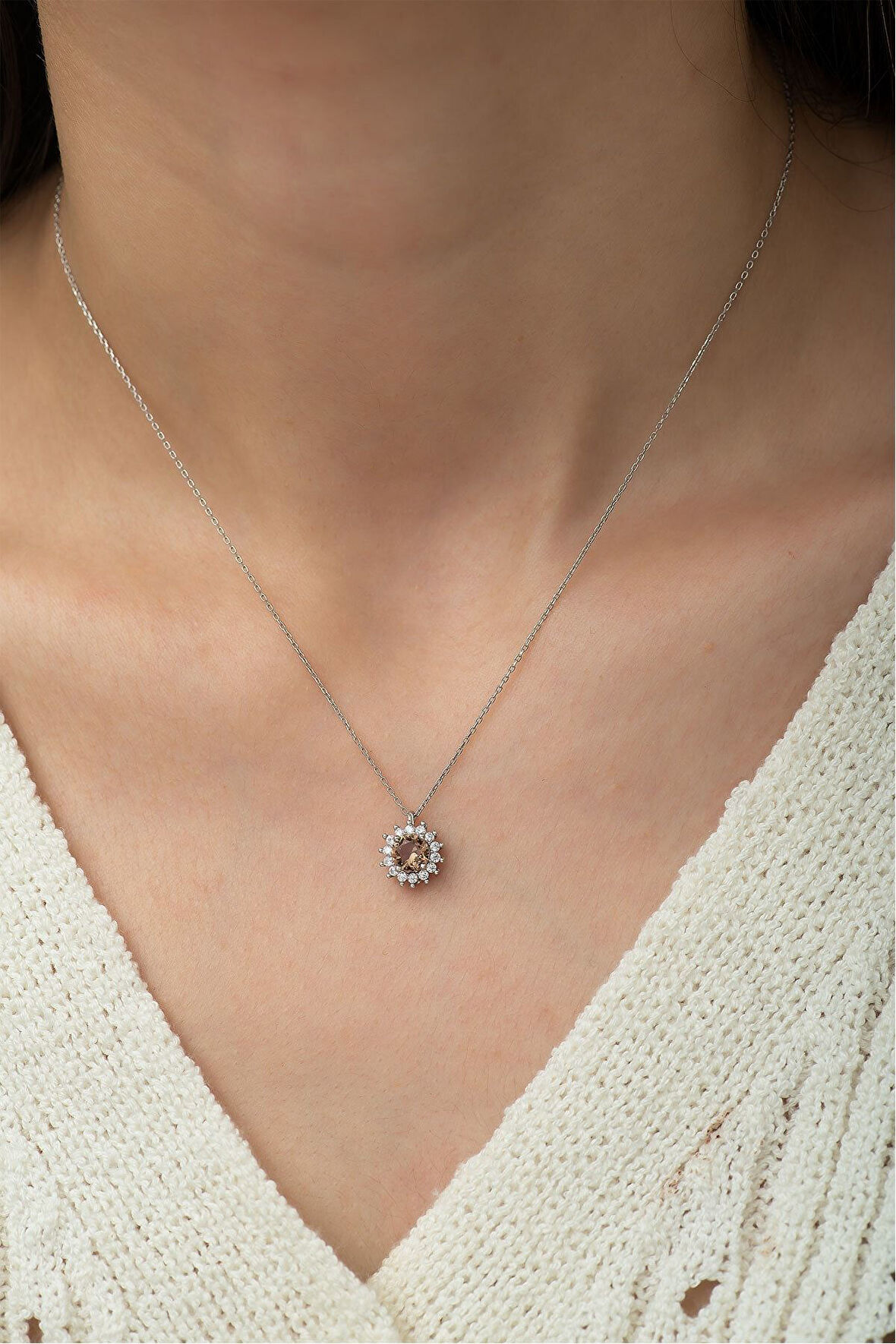 925 Ayar Renk Değiştiren Diaspor Taşlı Gümüş Kolye