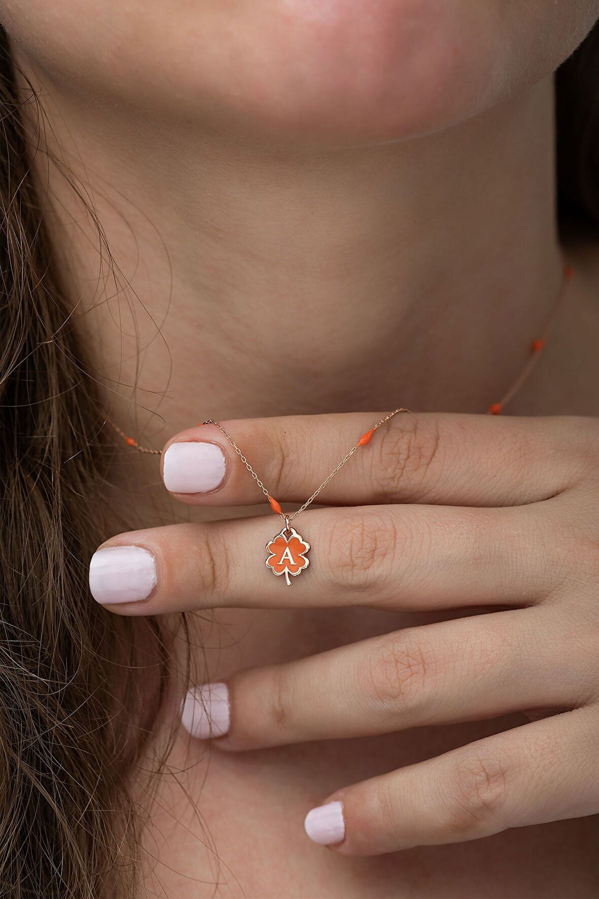 925 Ayar Yonca Modeli Turuncu Nano Lazer Mineli Gümüş A Harf Kolye