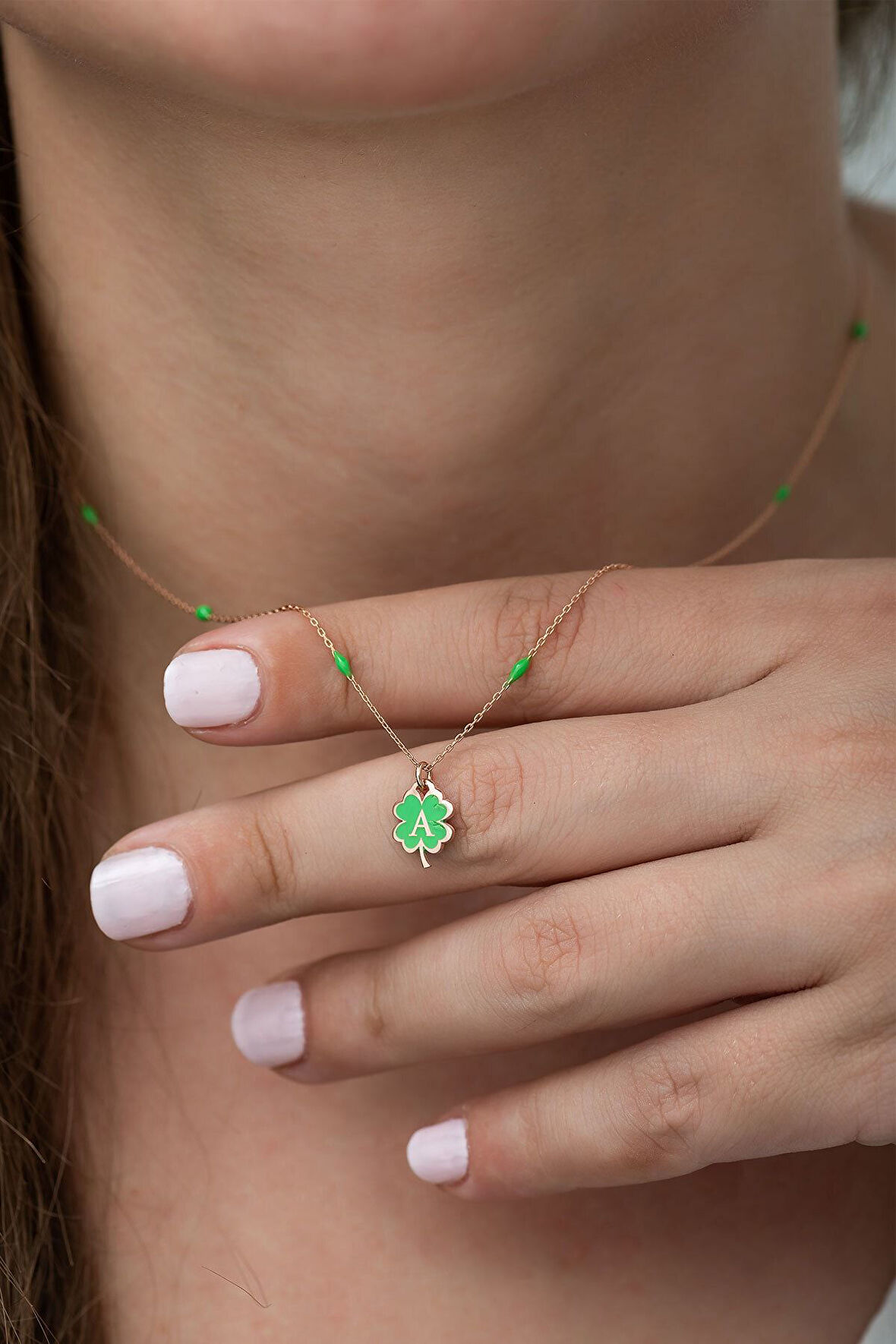 925 Ayar Yonca Modeli Yeşil Nano Lazer Mineli Gümüş A Harf Kolye