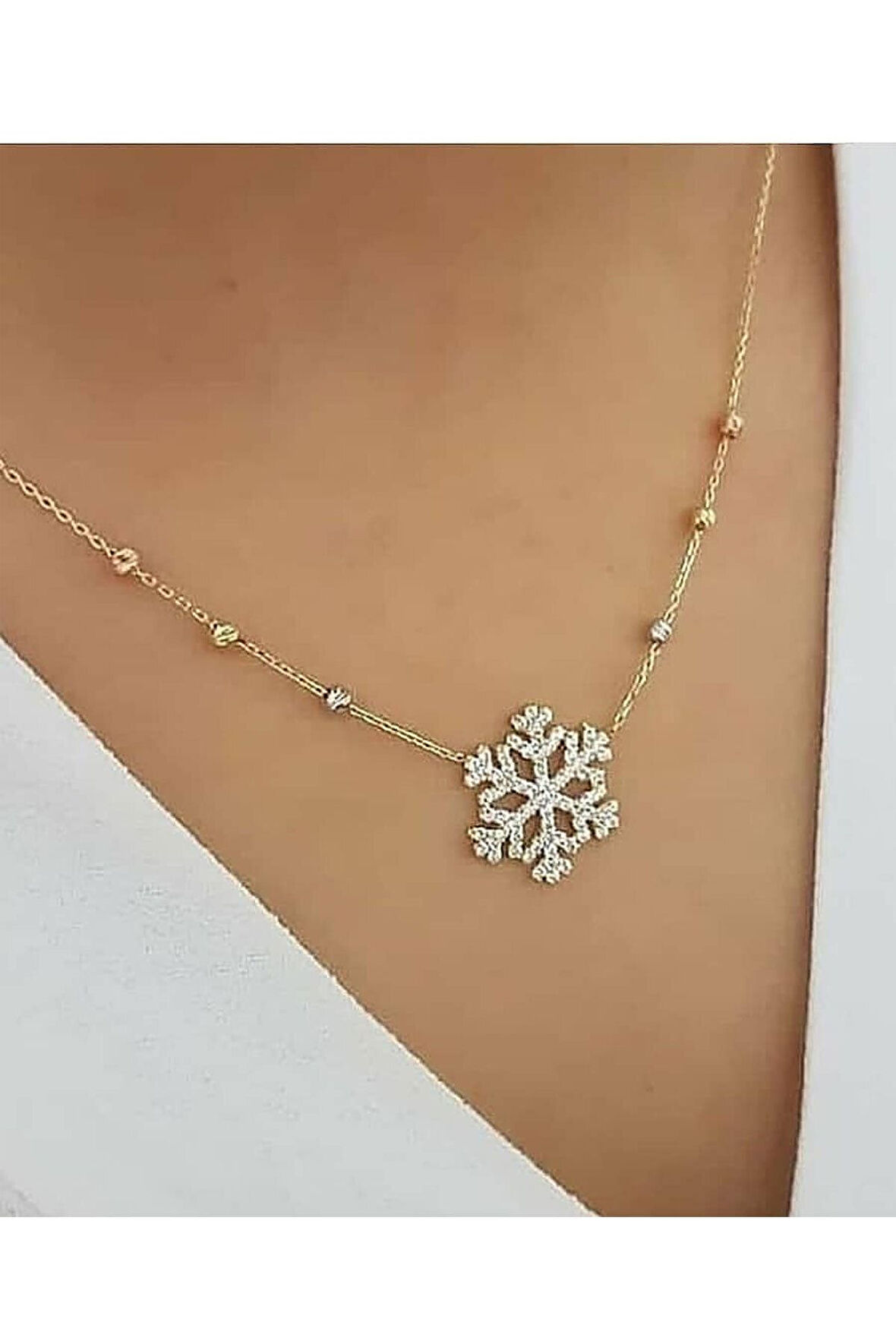 925 Ayar Dorica Toplu Zirkon Taşlı Kartanesi Gümüş Kolye