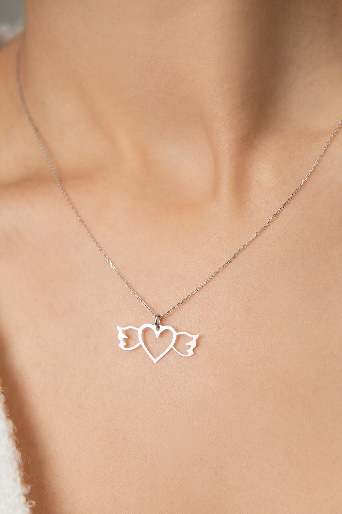 Kadın Kalpli Kanat Model 925 Ayar Gümüş Kolye