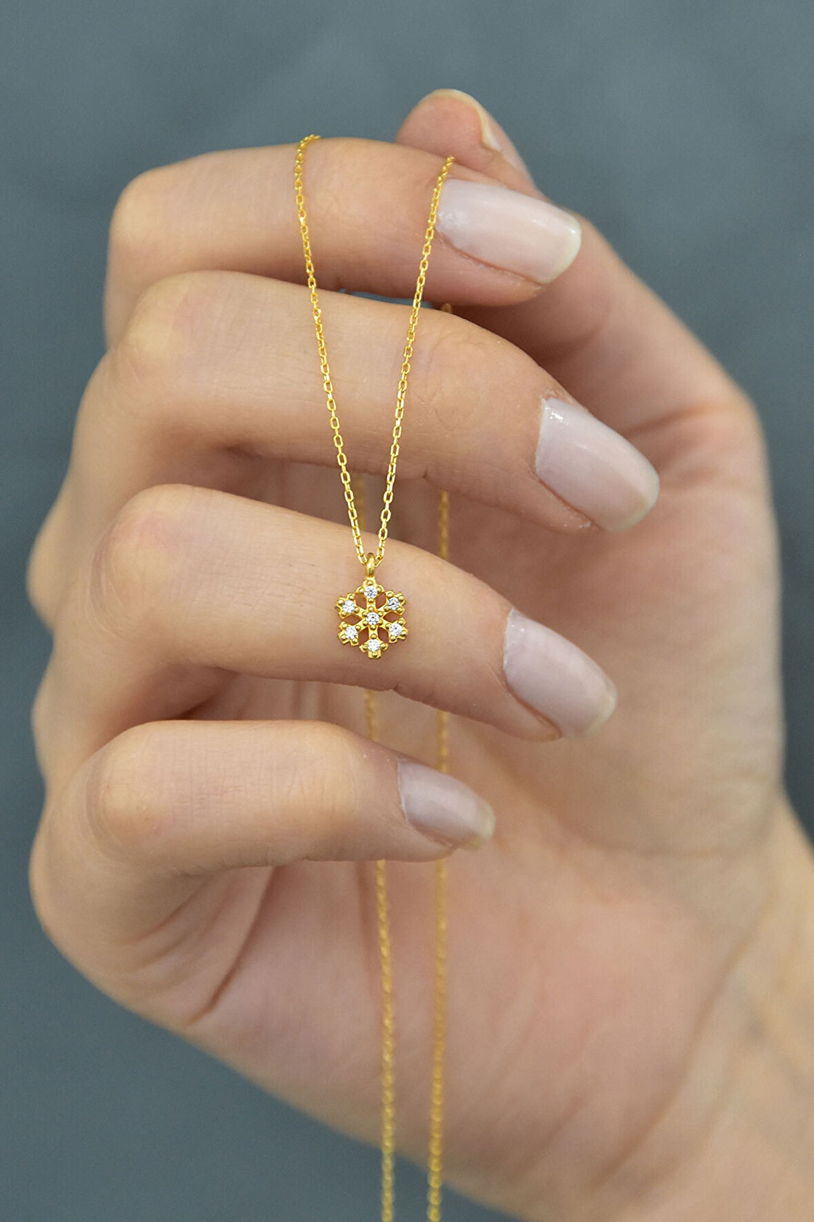 925 Ayar Altın Kaplama Zirkon Taşlı Gümüş Kar Tanesi Kolye