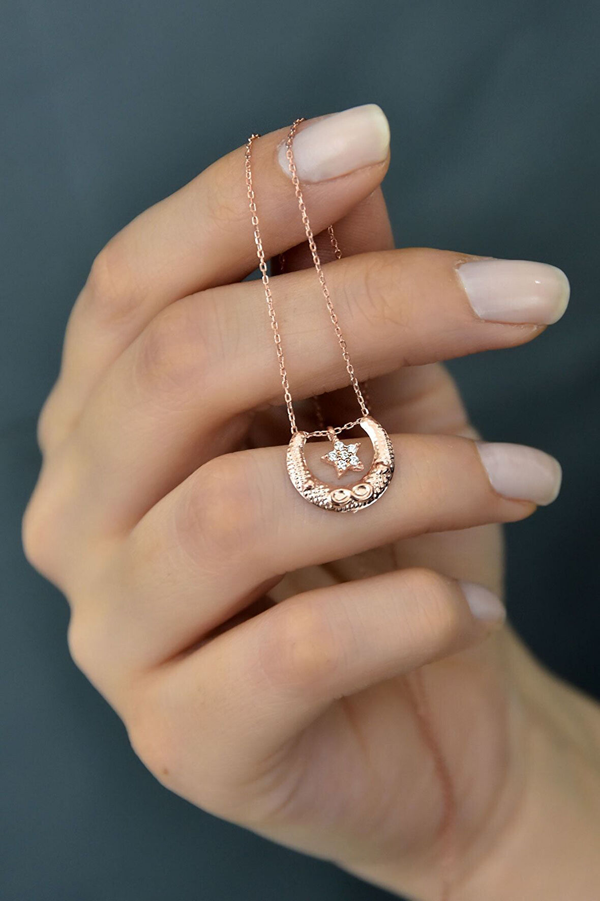 925 Ayar Gümüş Rose Kaplama Sonsuzluk Desenli Hilal Yıldız Kolye