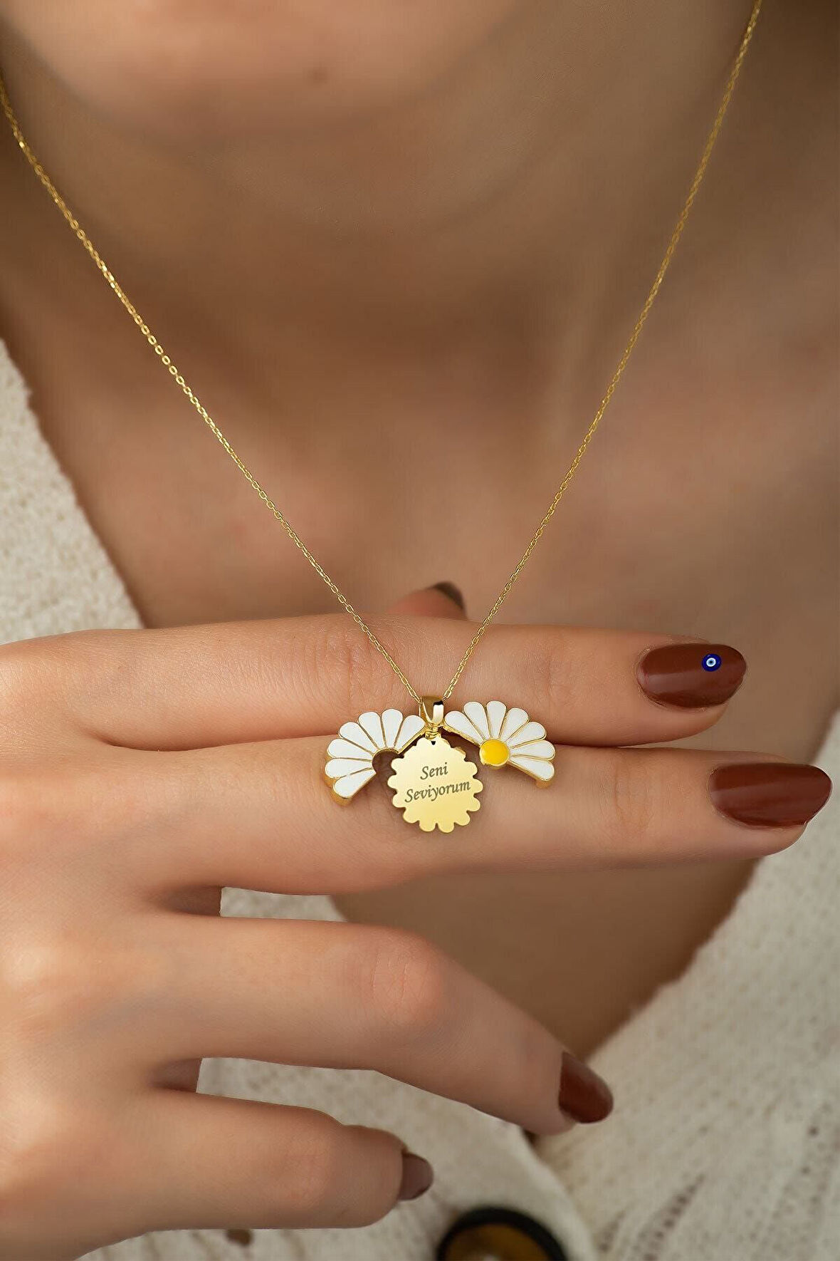 925 Ayar Altın Kaplama Seni Seviyorum Yazılı Açılan Papatya Gümüş Kolye