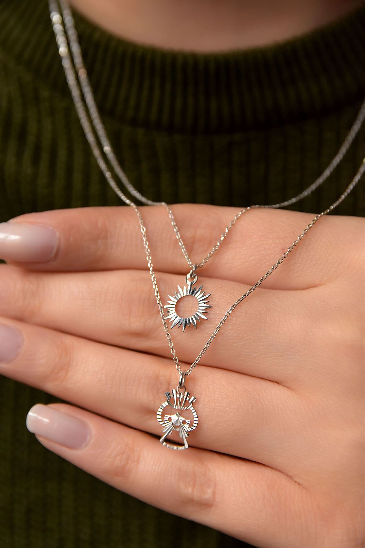 925 Ayar Gümüş Rodyum Kaplama Kristal Kesim Güneş Ve Prenses Asansörlü Kolye