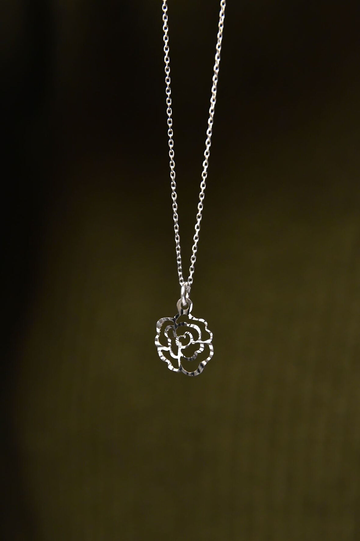 925 Ayar Gümüş Rodyum Kaplama Kristal Kesim Gül Kadın Kolye