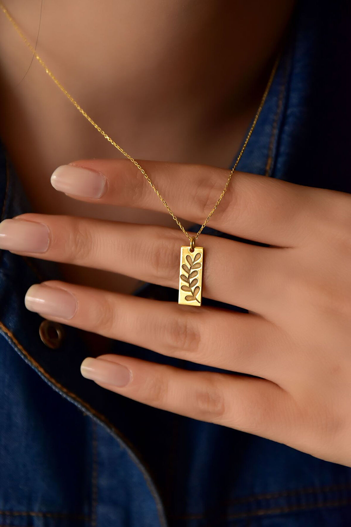 925 Ayar Gümüş Altın Kaplama Dikdörtgen Zeytindalı Plaka Kadın Kolye