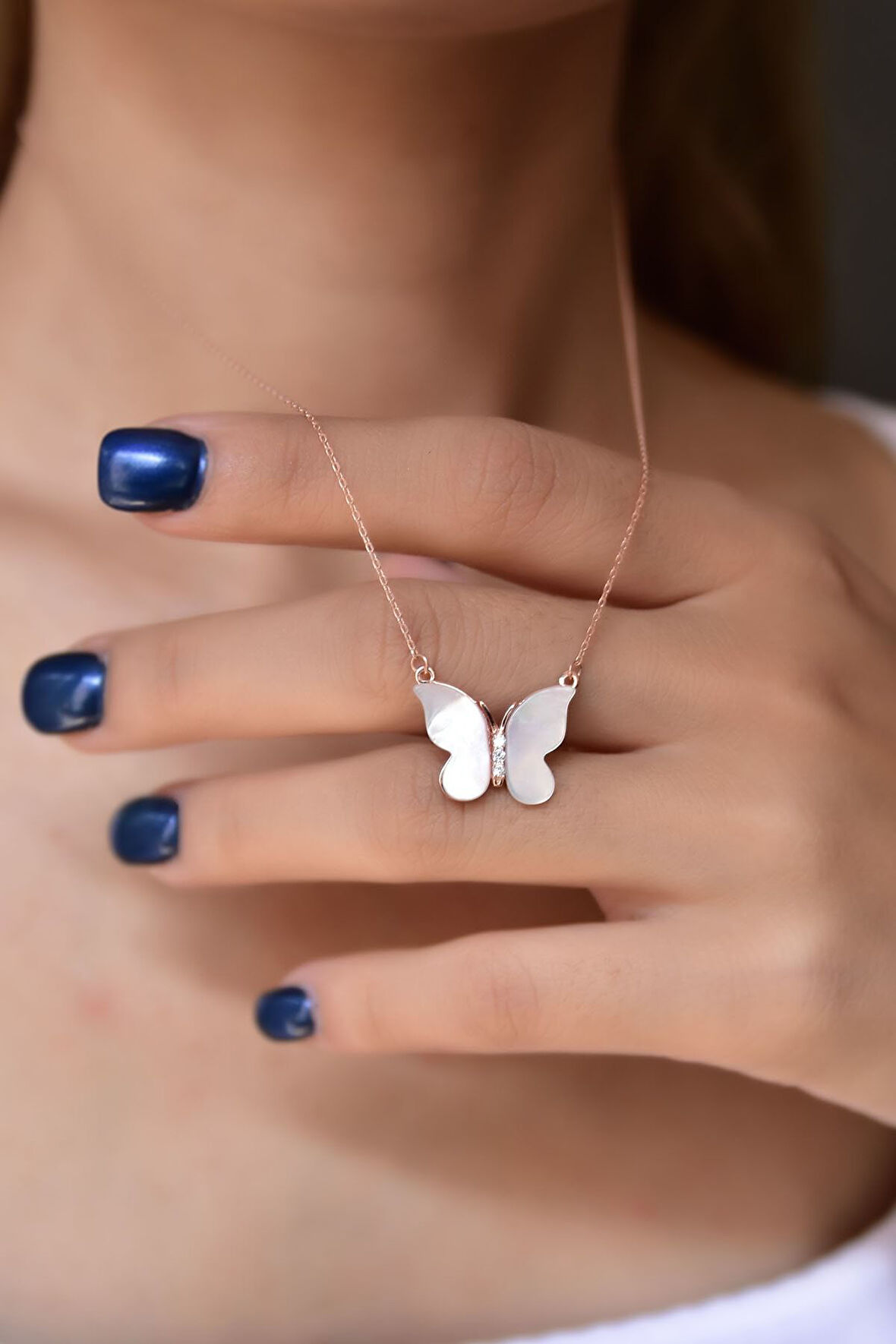 925 Ayar Gümüş Rose Kaplama Sedef Taşlı Kelebek Kadın Kolye