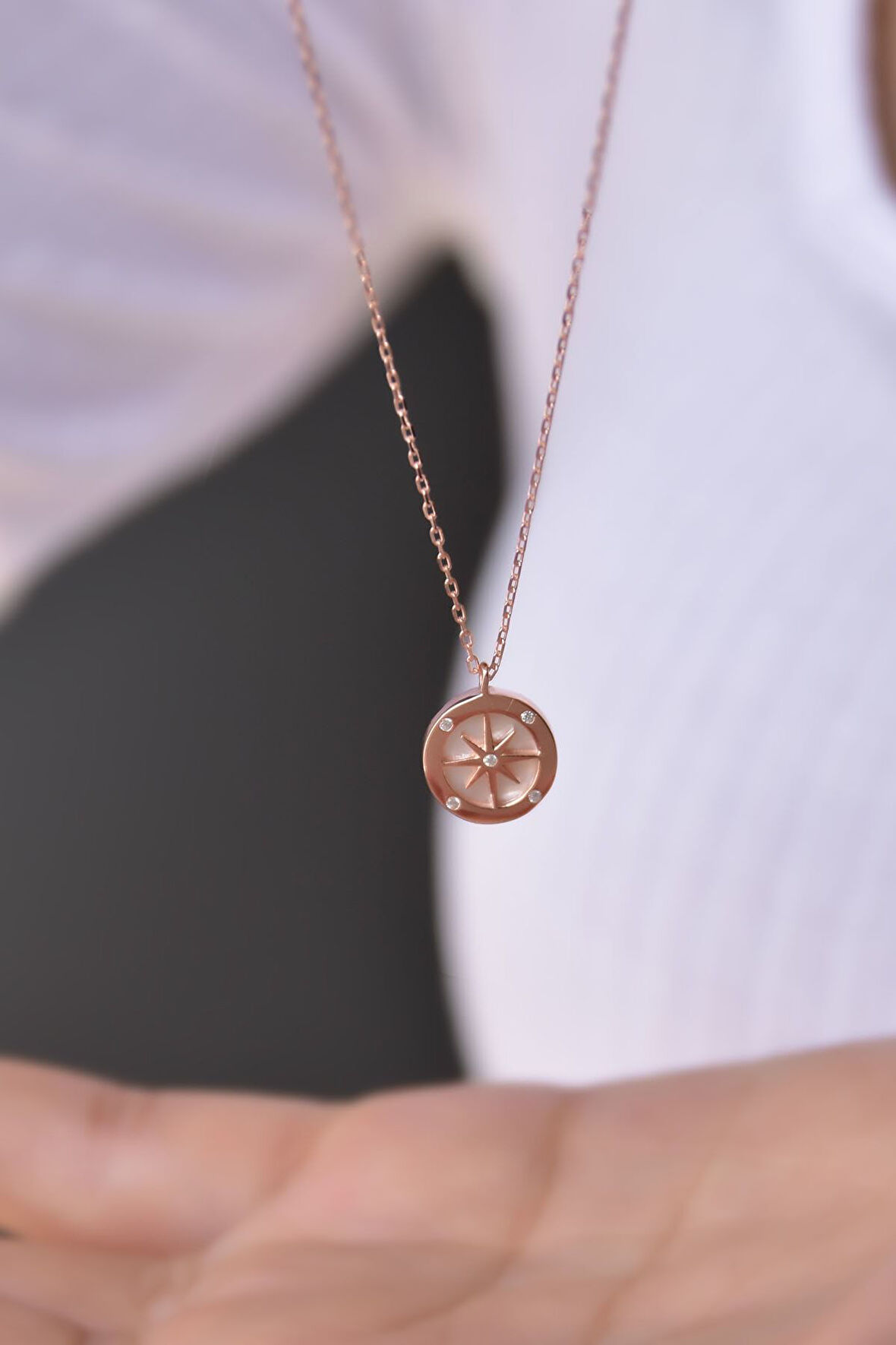 925 Ayar Gümüş Rose Kaplama Taşlı Pusula Kadın Kolye