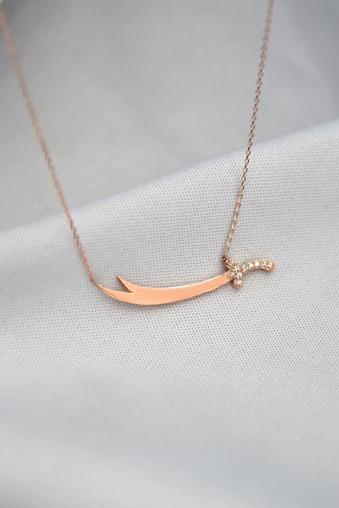 925 Ayar Gümüş Rose Kaplama Taşlı Zülfikar Kılıç Kolye