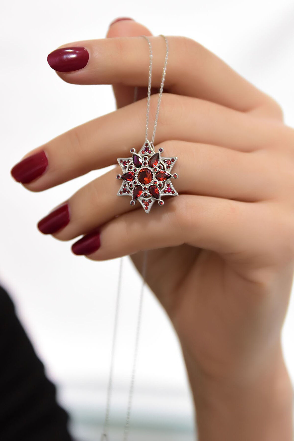 925 Ayar Gümüş Rodyum Kaplama Ruby Yıldız Kartanesi Kolye