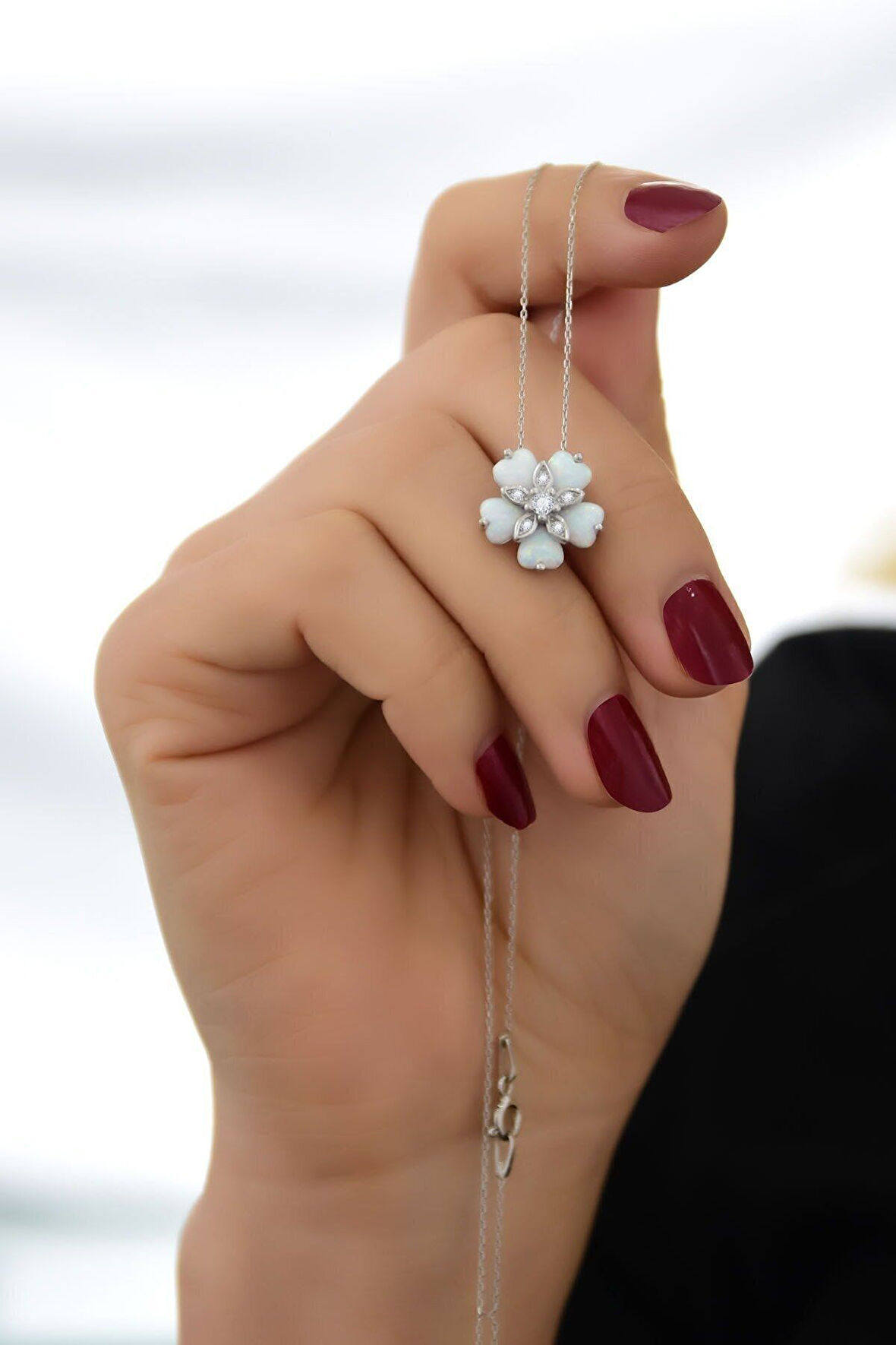 925 Ayar Gümüş Rodyum Kaplama Opal Taşlı Yasemin Çiçeği Kolye