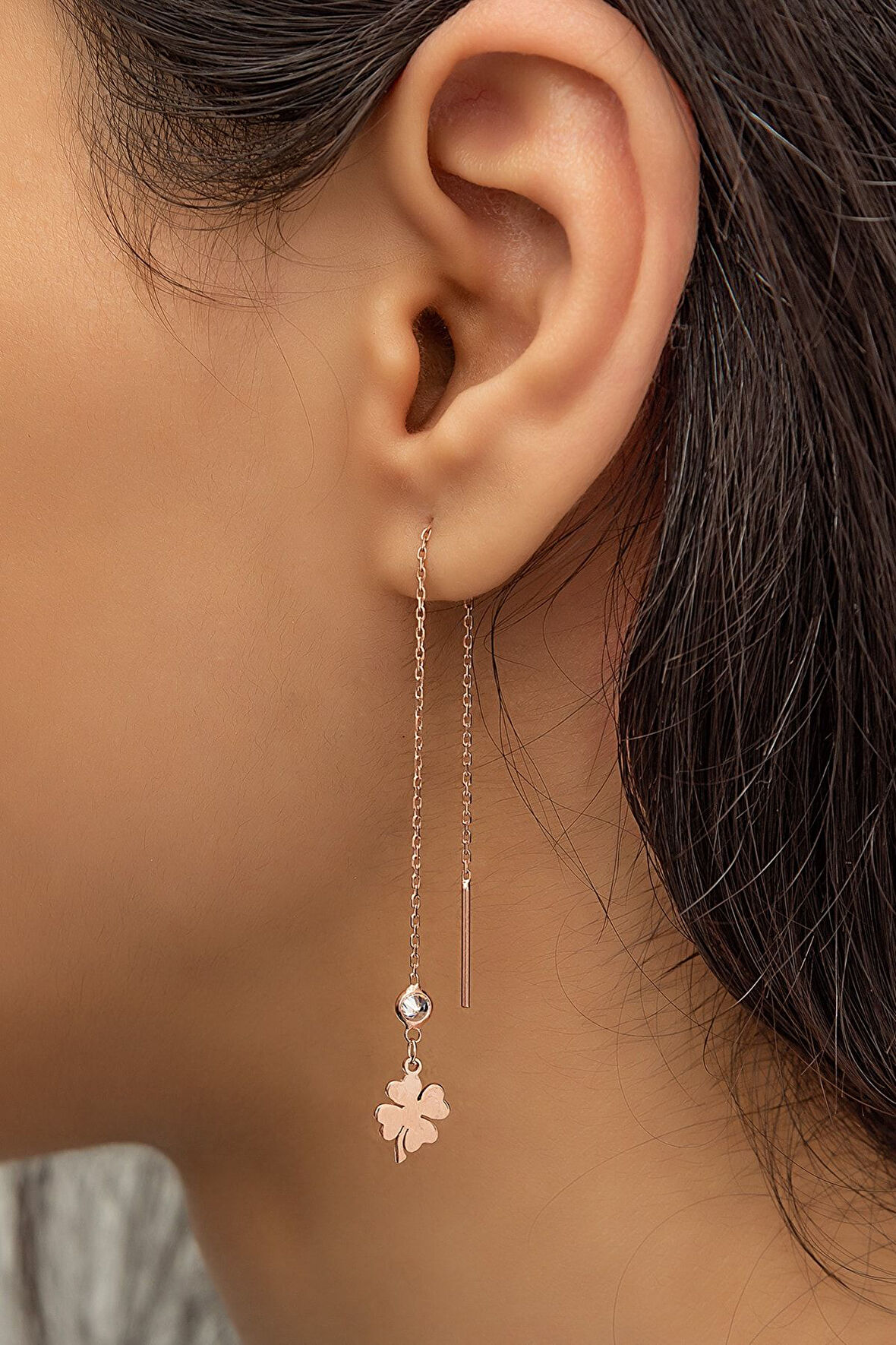 Sallantılı Tekli Yonca Küpe Nano Zirkon ;Taşlı Rose Gold Kaplama 925 Ayar Gümüş Küpe