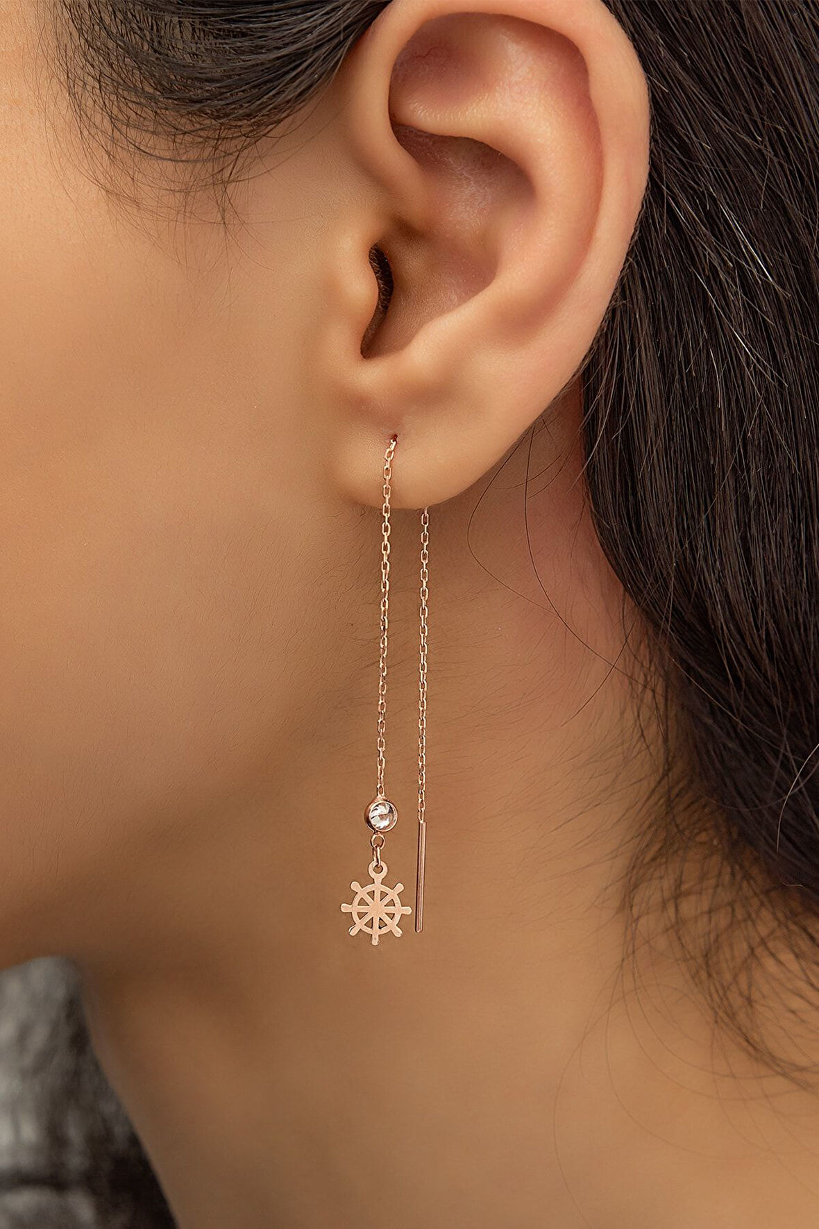 Sallantılı Tekli Gemi Dümeni Küpe Nano Zirkon ;Taşlı Rose Gold Kaplama 925 Ayar Gümüş Küpe