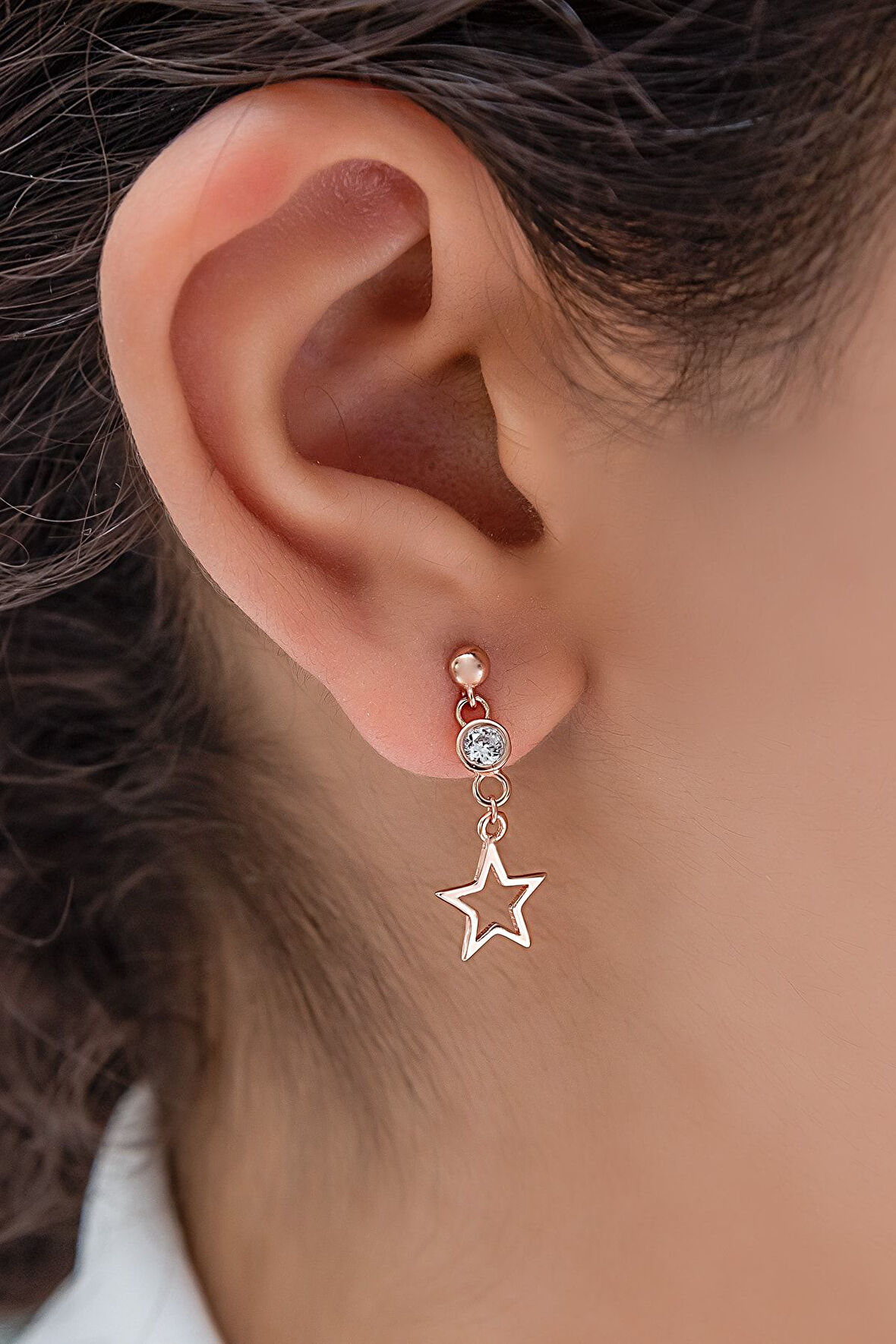 925 Ayar Tekli Sallantılı Taşlı Yıldız Gümüş Küpe