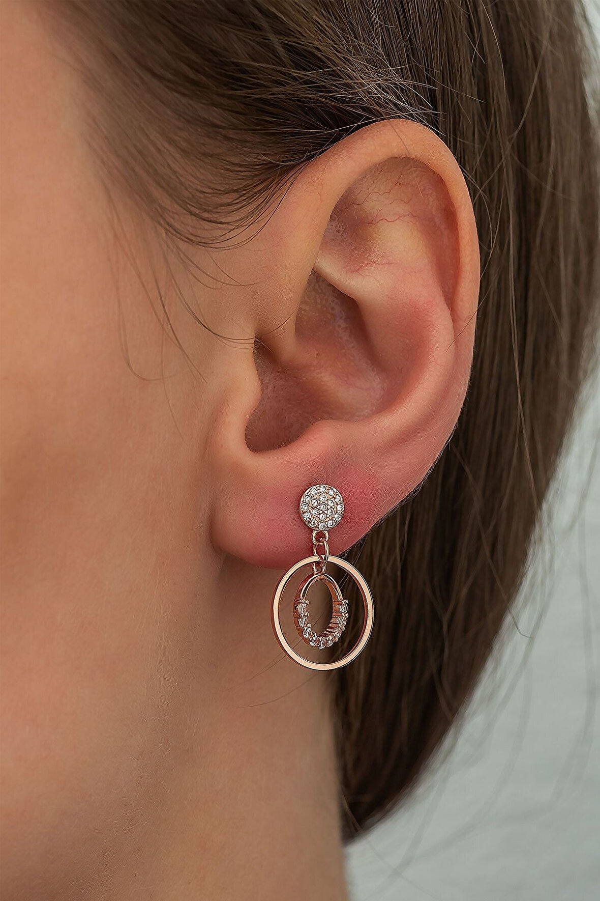 925 Ayar Rose Kaplama Çift Halka Taşlı Sallantılı Gümüş Küpe