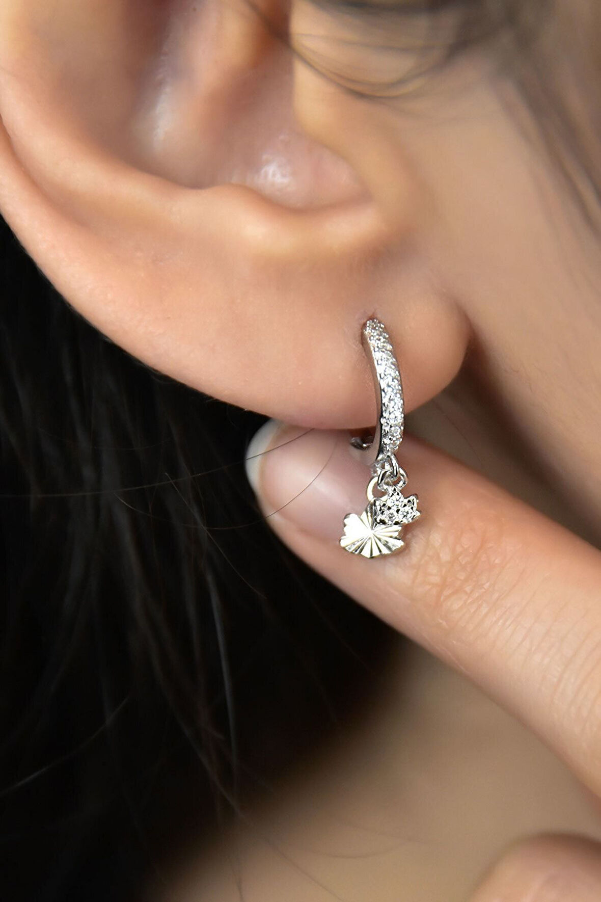 925 Ayar Gümüş Rodyum Kaplama Lotus Figürlü Halka Kadın Küpe