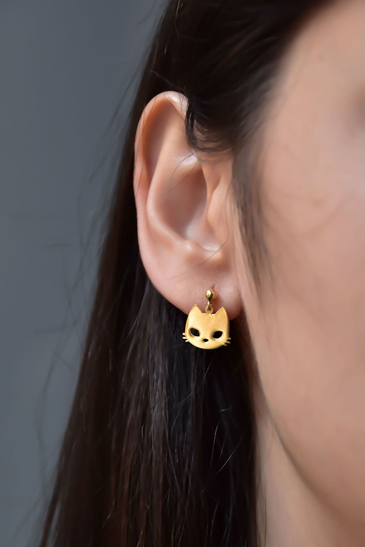 925 Ayar Gümüş Altın Kaplama Kedi Model Çivili Kadın Top Küpe