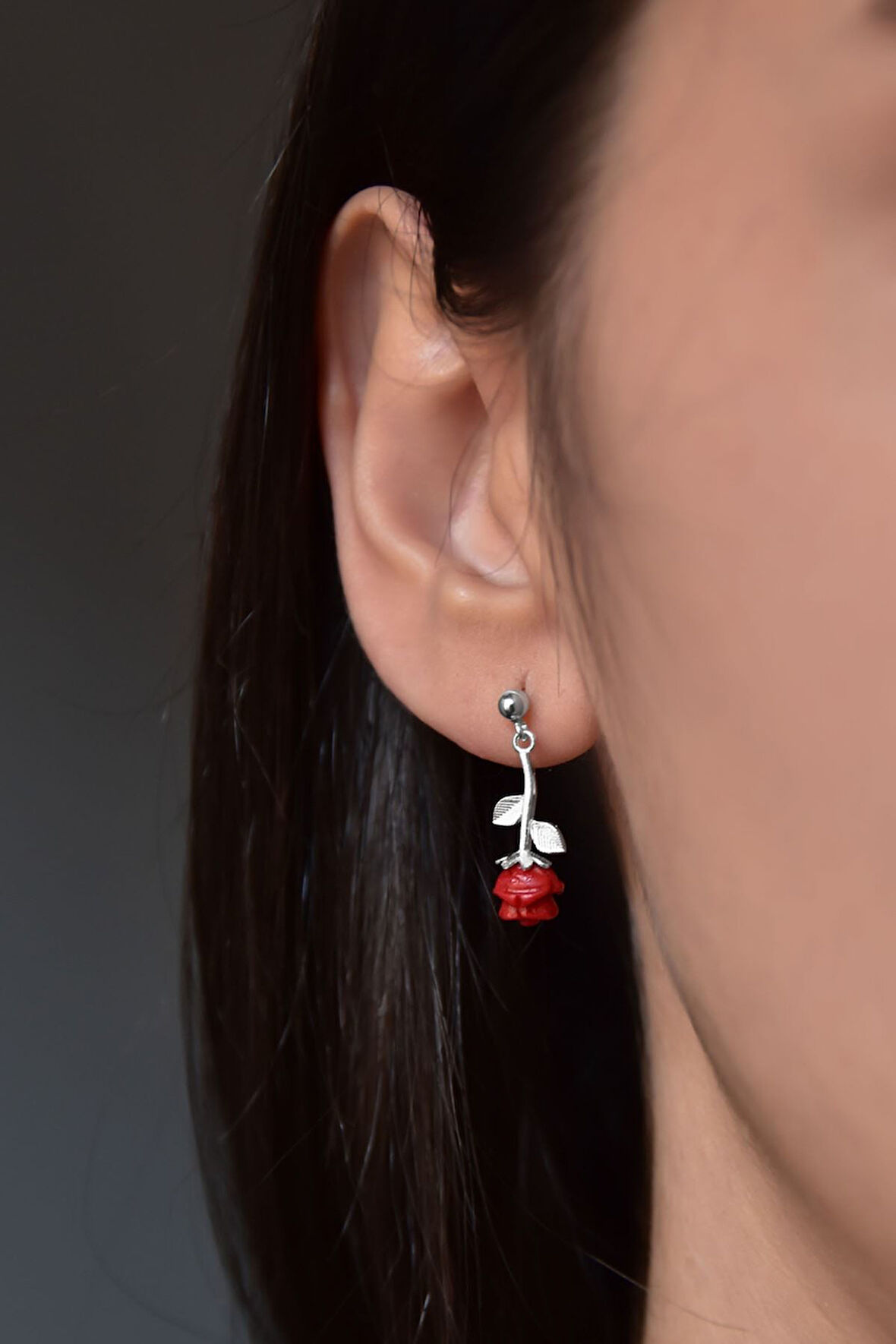 925 Ayar Gümüş Rodyum Kaplama Çift Kırmızı Gül Kadın Çivili Küpe