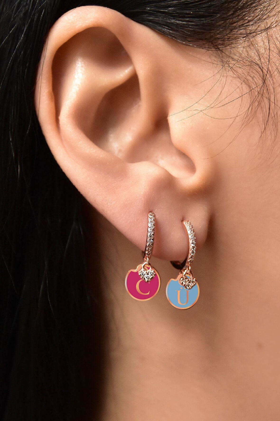 925 Ayar Gümüş Taşlı Kalp Figürlü Harfli Kadın Halka Küpe